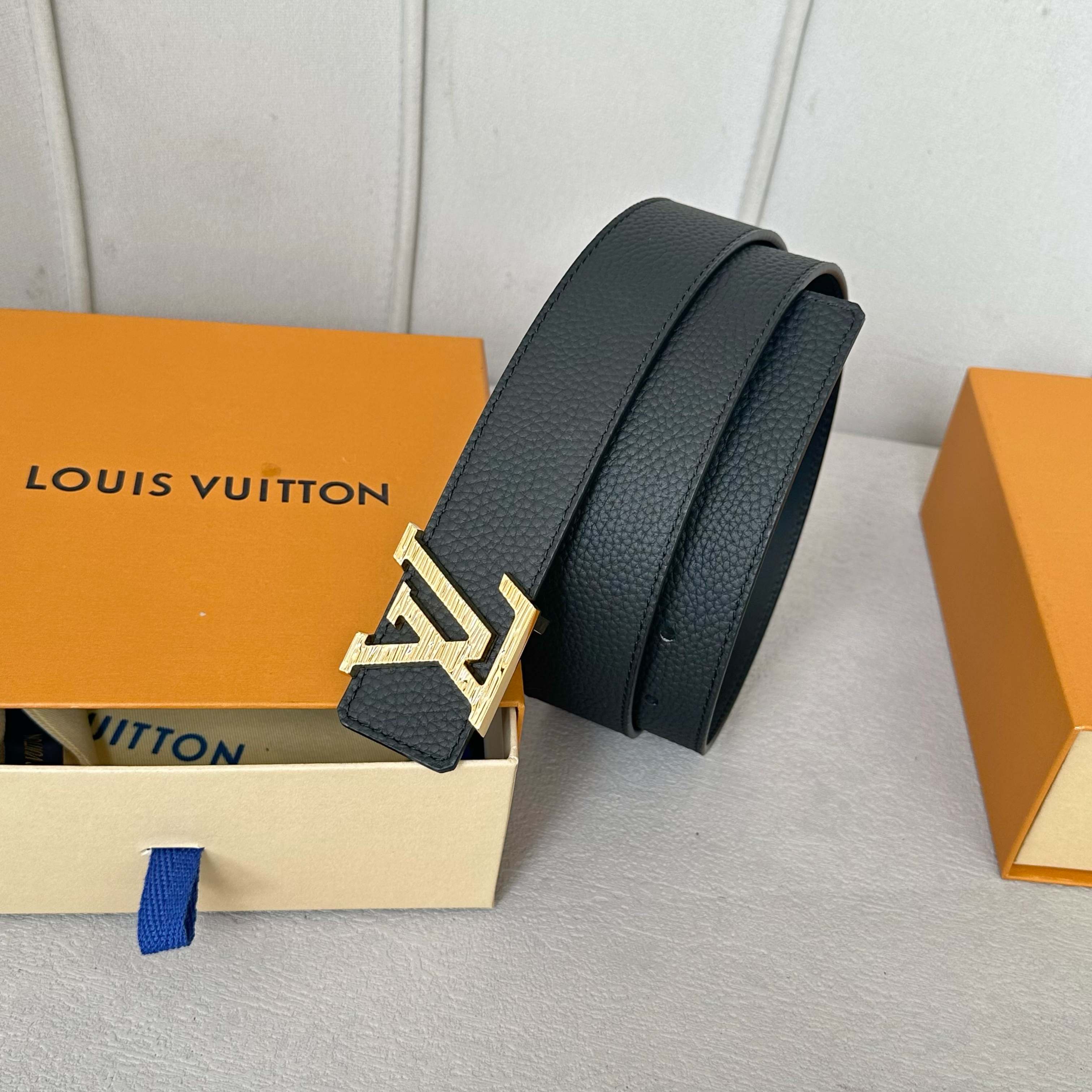 L0UIS VUITT0N 驢家原單腰帶 双面デザインの35mm幅