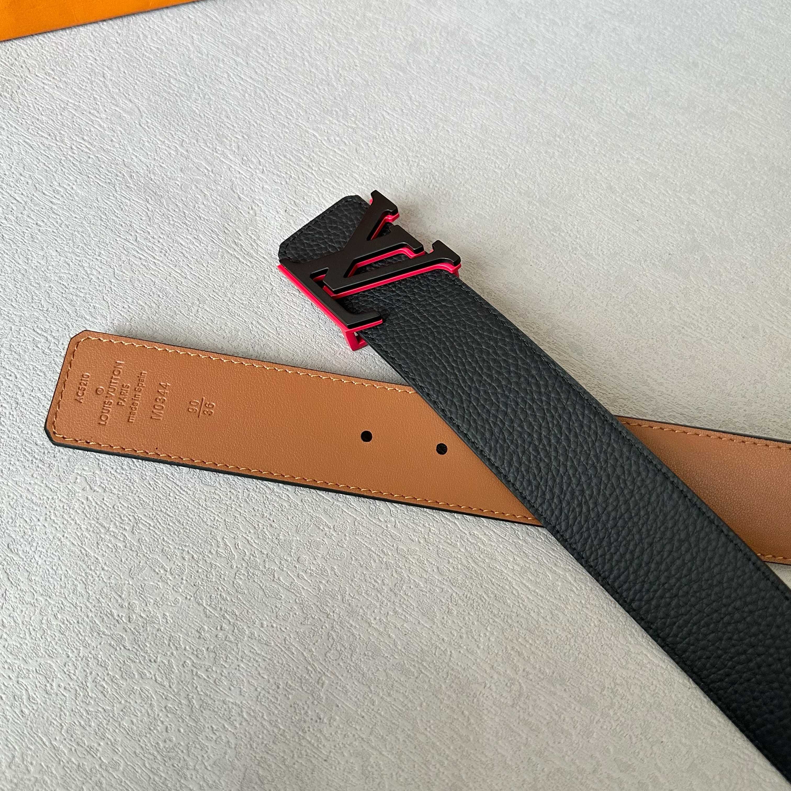 L0UIS VUITT0N 原版包裝➕1.0 - 高級レザーと新型字母搭扣