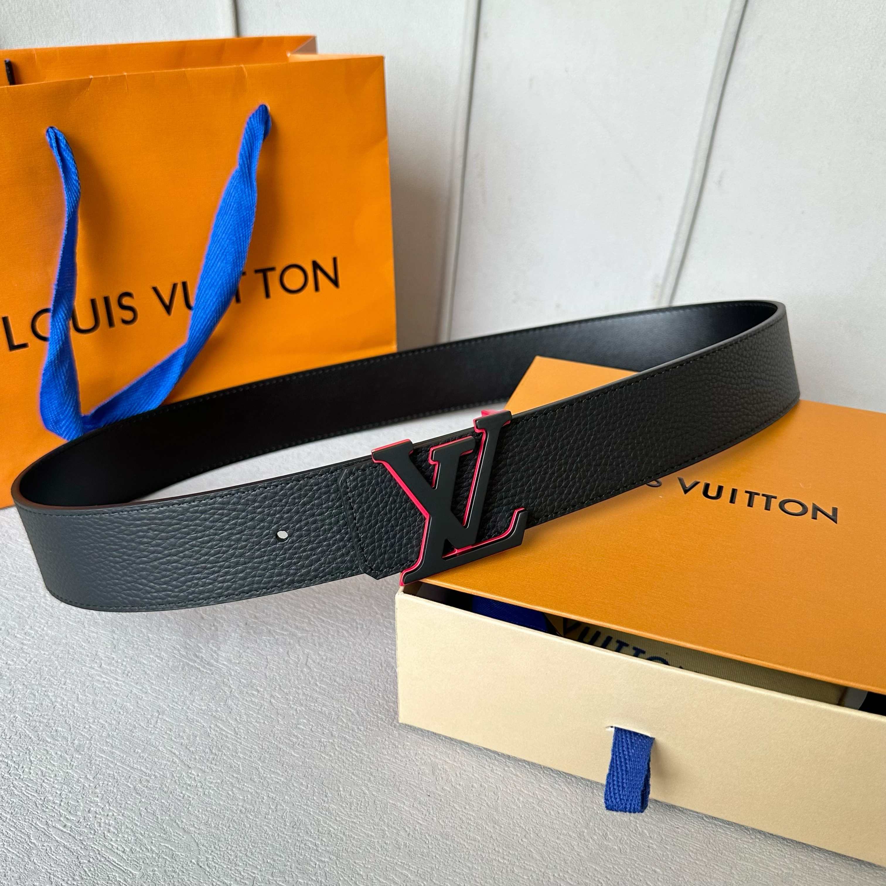 L0UIS VUITT0N 原版包裝➕1.0 - 最新型字母搭扣と柔らかい小牛皮底