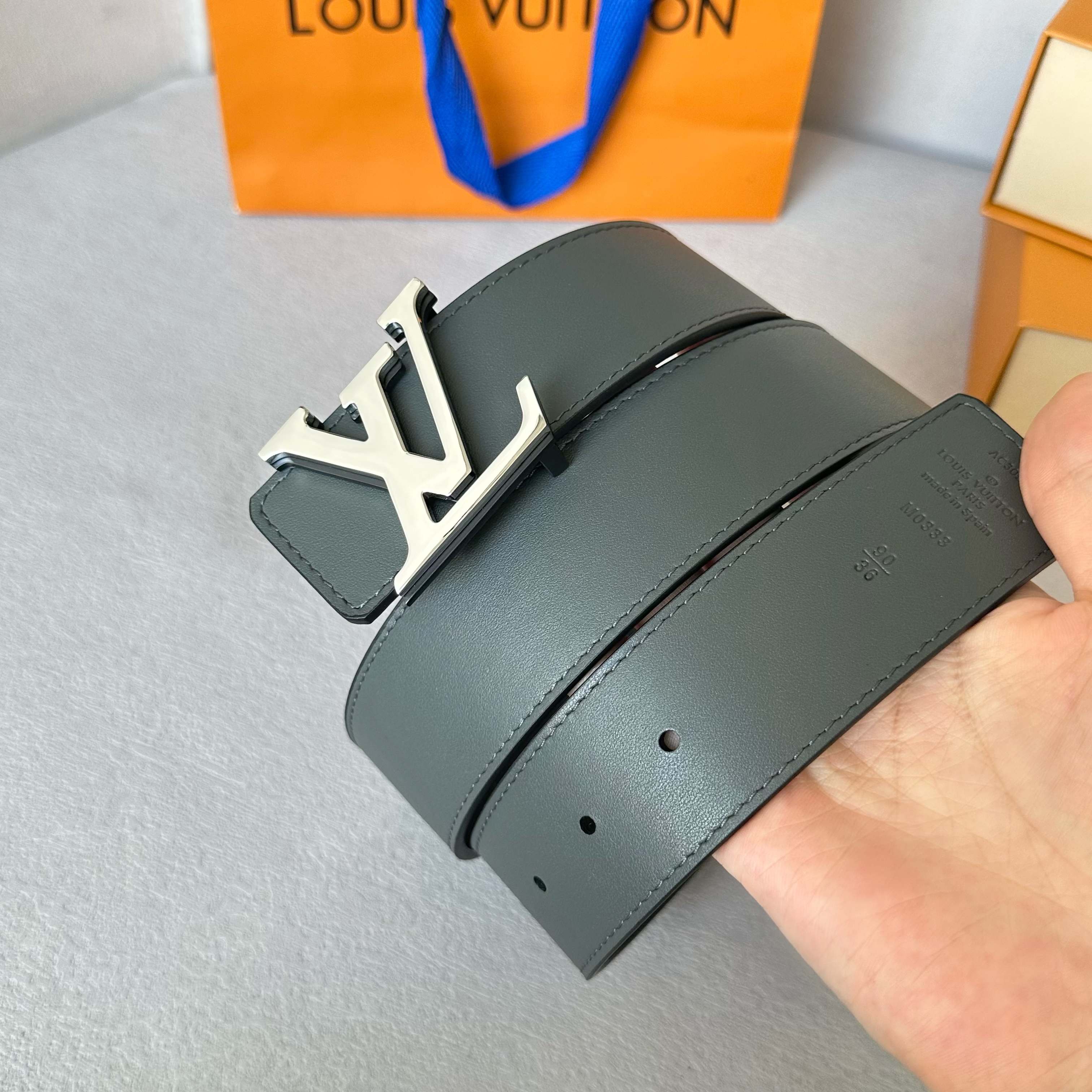 L0UIS VUITT0N 原版包裝 1.0 最新版 40mm 幅のシックなデザイン