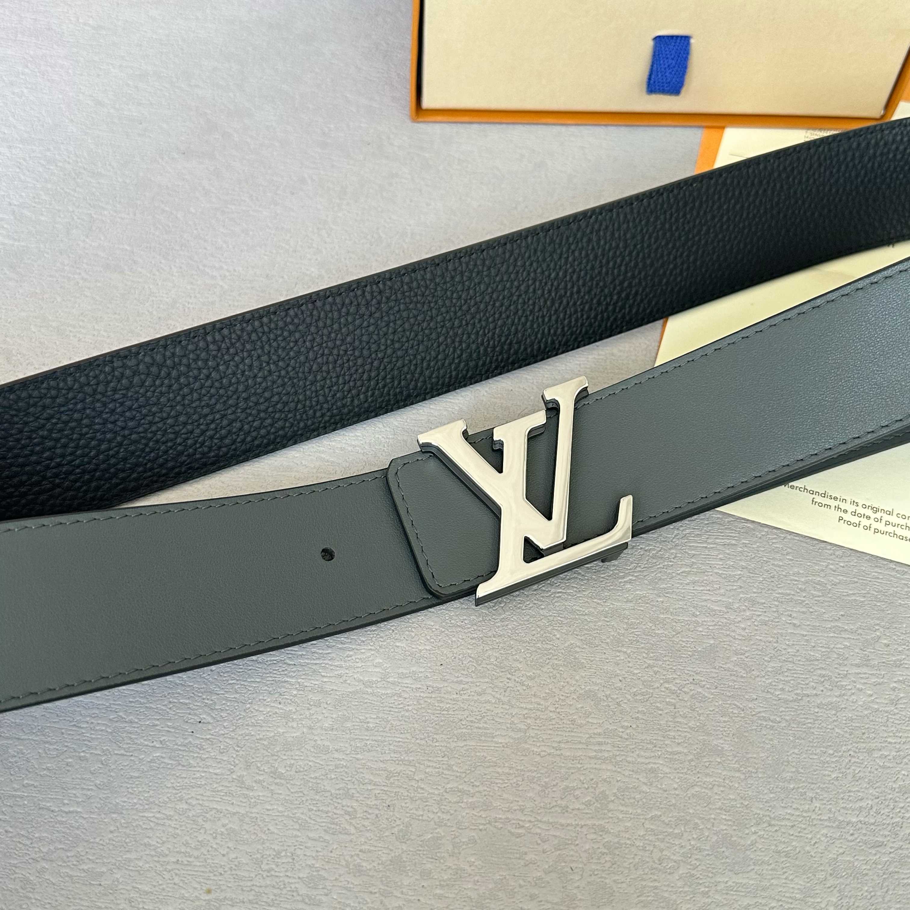 L0UIS VUITT0N 原版包裝 1.0 最新版 40mm 幅のシックなデザイン