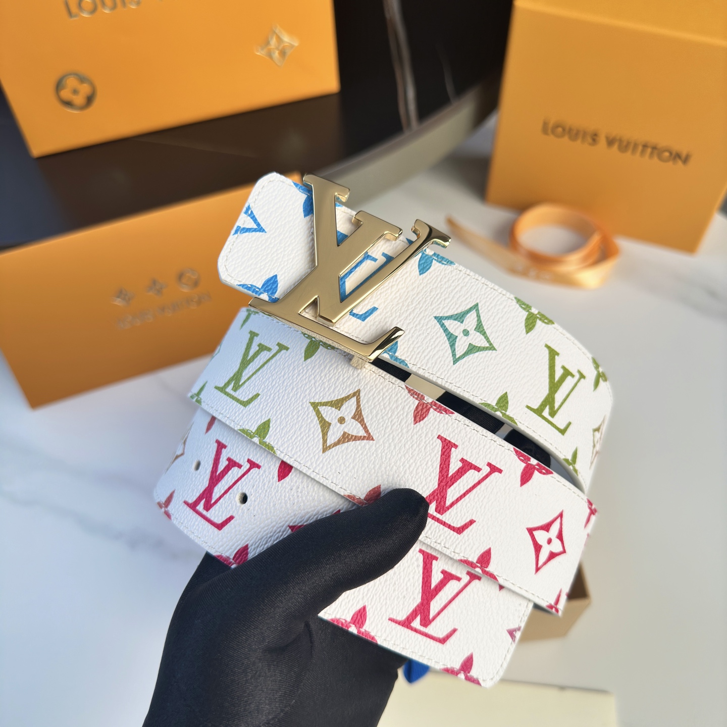 LOUIS VUITTON 布地と牛革のリバーシブルベルト 40mm