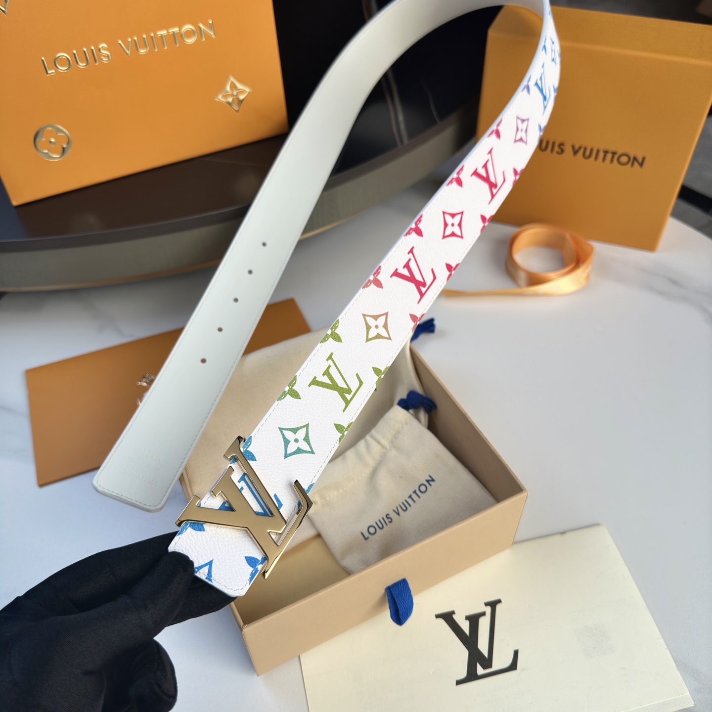 LOUIS VUITTON 布地と牛革のリバーシブルベルト 40mm