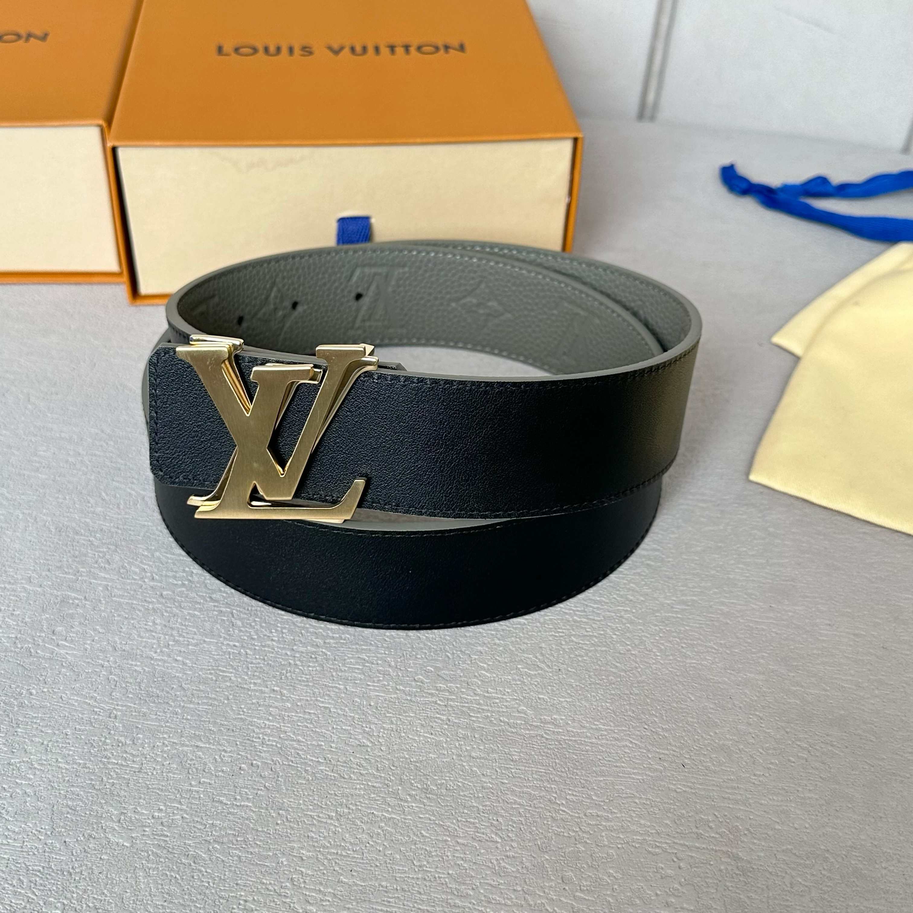 L0UIS VUITT0N 原版包裝➕1.0 幅広なデザインと新型字母搭扣