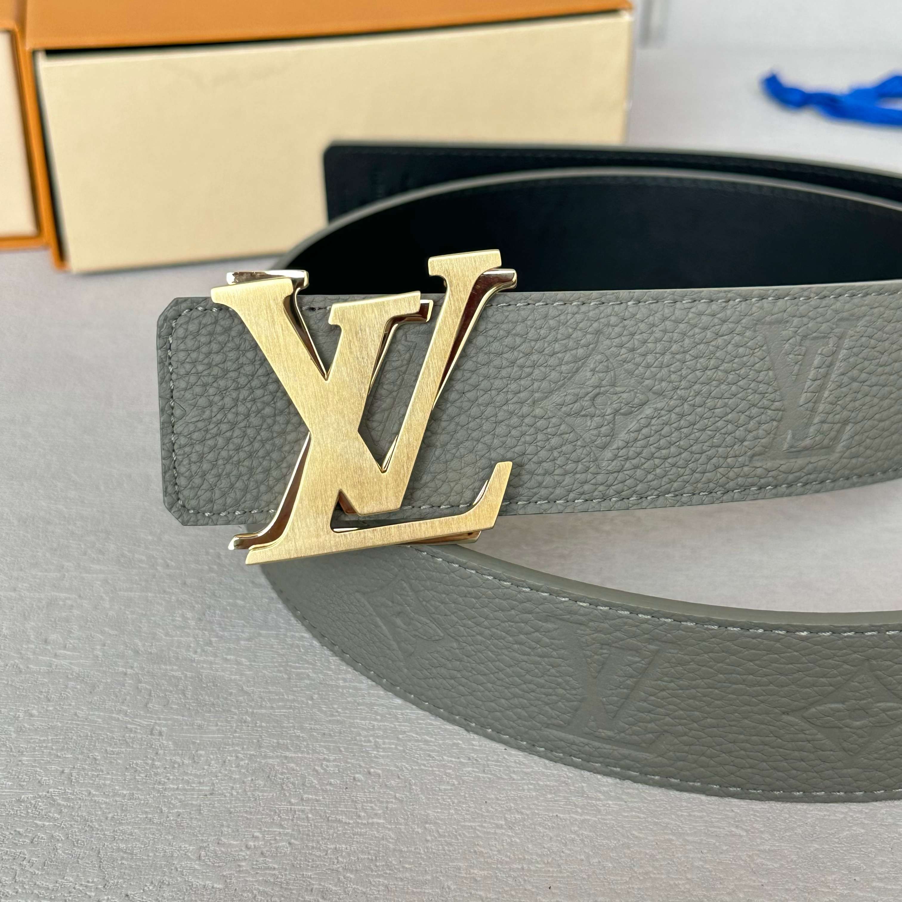 L0UIS VUITT0N 原版包裝➕1.0 幅広なデザインと新型字母搭扣