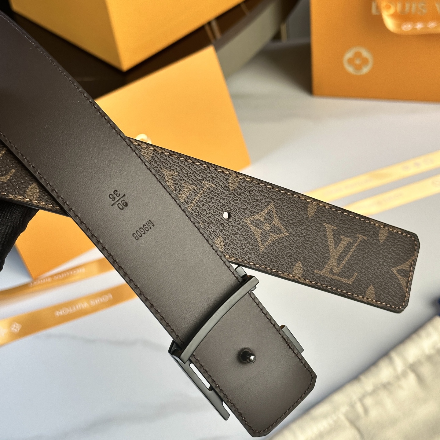 L0UIS VUITT0N 原版包裝 40mm 幅のカスタムキャンバスベルト