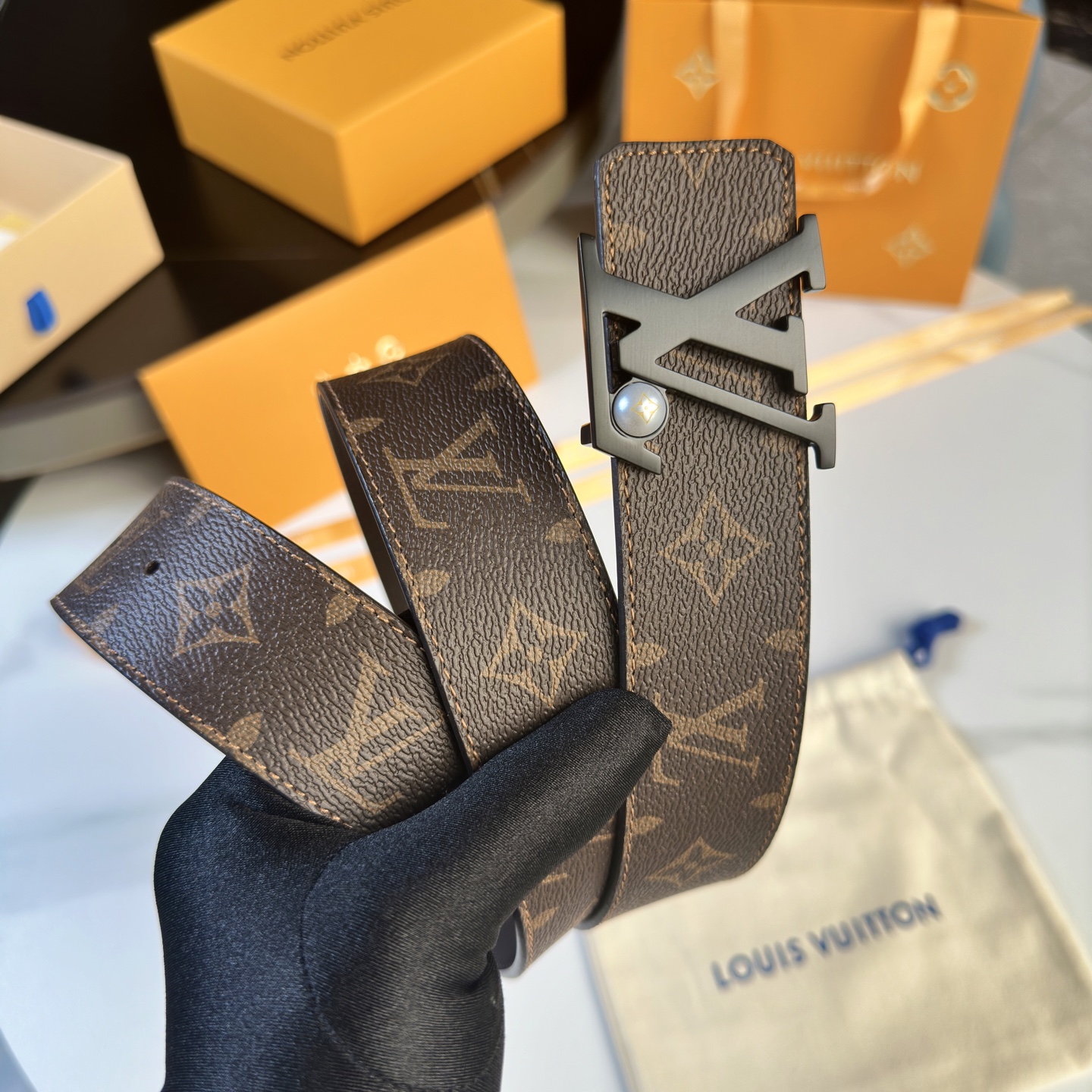 L0UIS VUITT0N 原版包裝 40mm 幅のカスタムキャンバスベルト