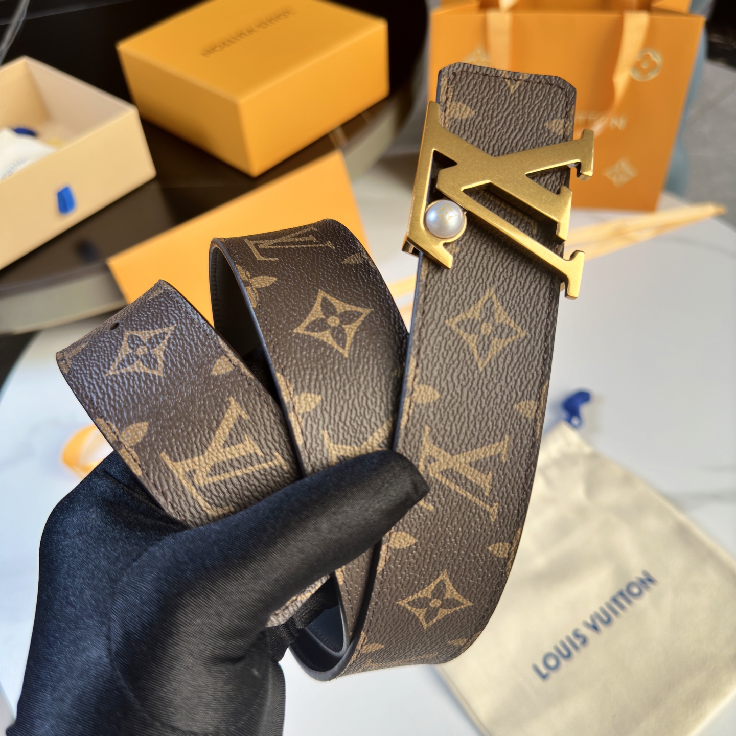 L0UIS VUITT0N 原版包裝➕1.0 40mm幅のクラシックデザイン