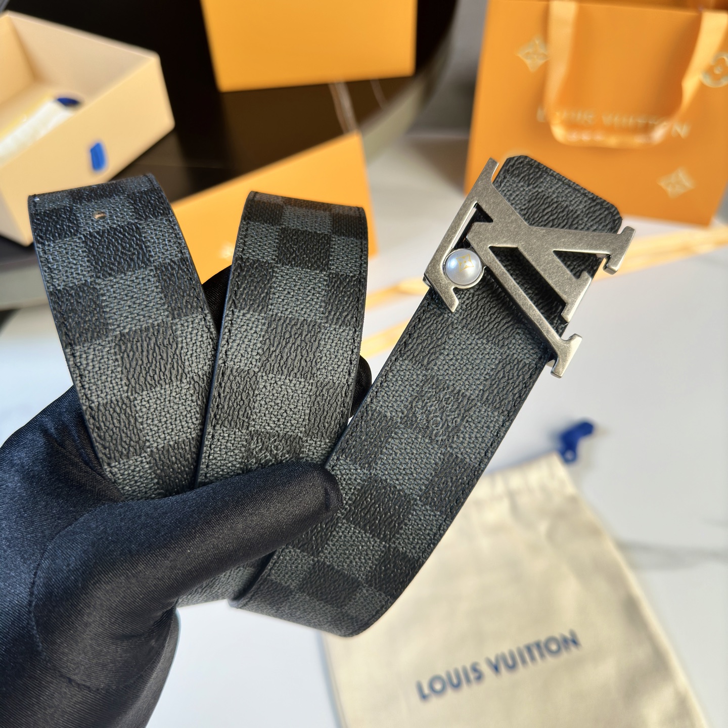 LVMHルイ・ヴィトン 原版包裝➕1.0 幅40mmの高級キャンバスバッグ