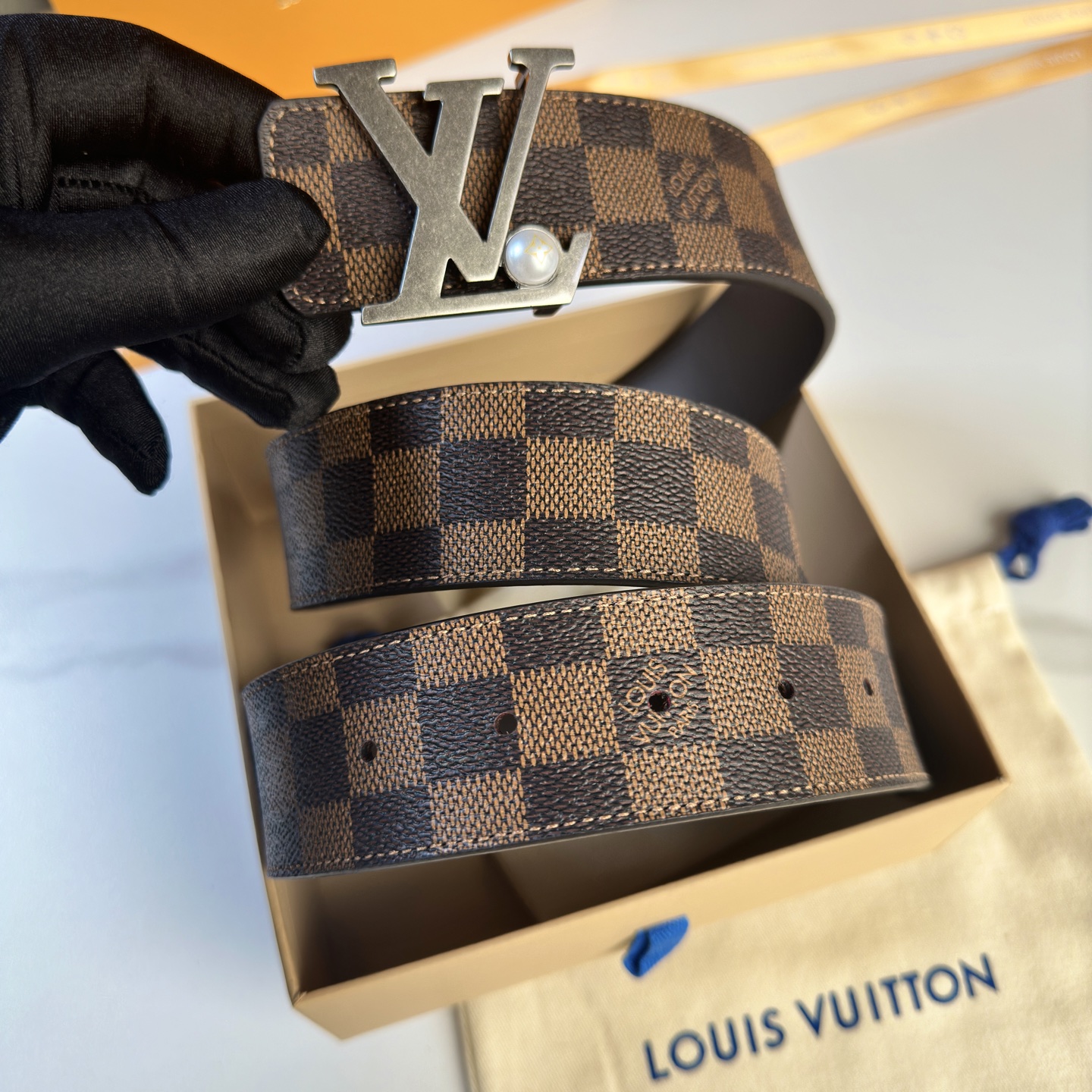 L0UIS VUITT0N 原版包裝➕1.0 - 精鋼搭扣と双面使用可能な定番デザイン