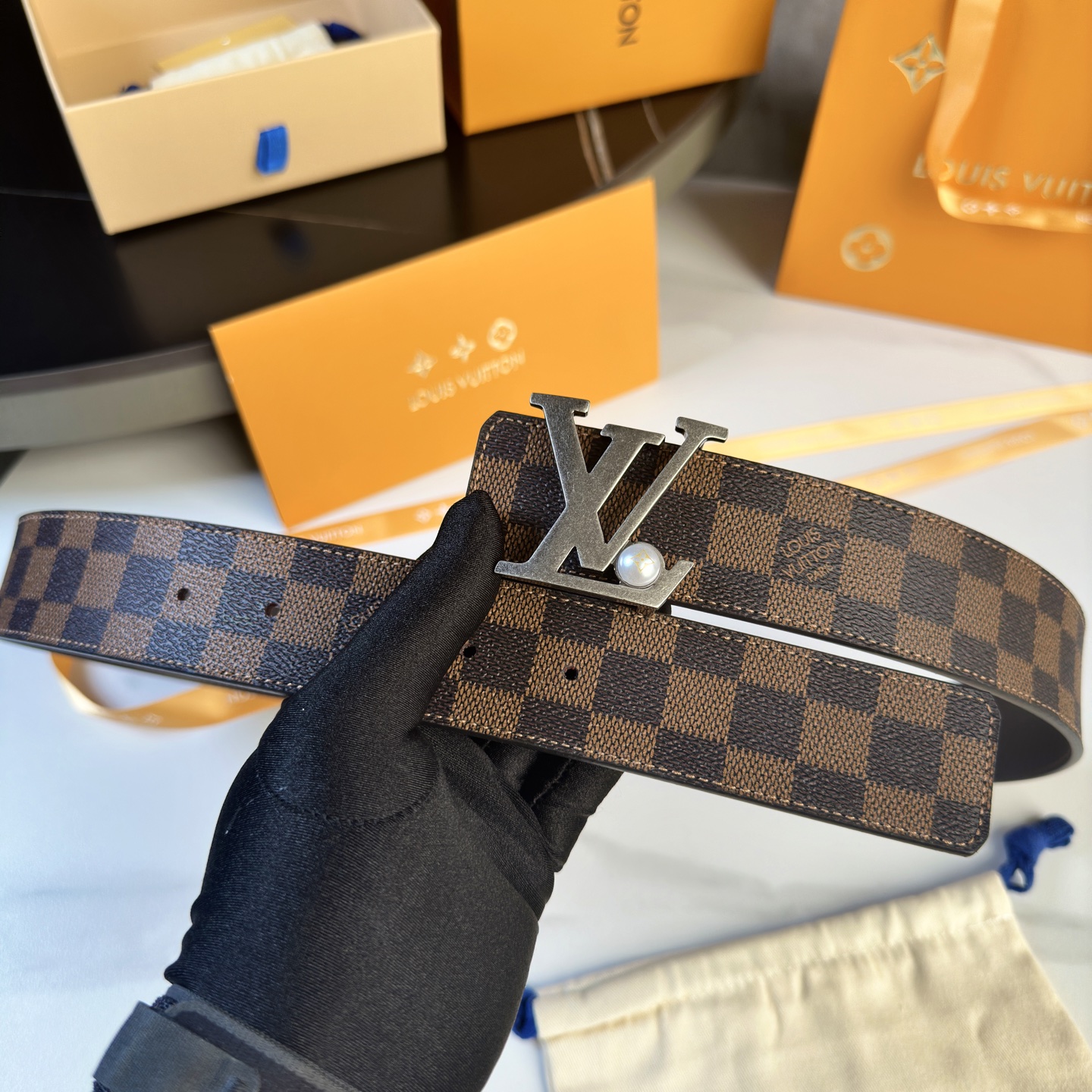 L0UIS VUITT0N 原版包裝➕1.0 - 精鋼搭扣と双面使用可能な定番デザイン