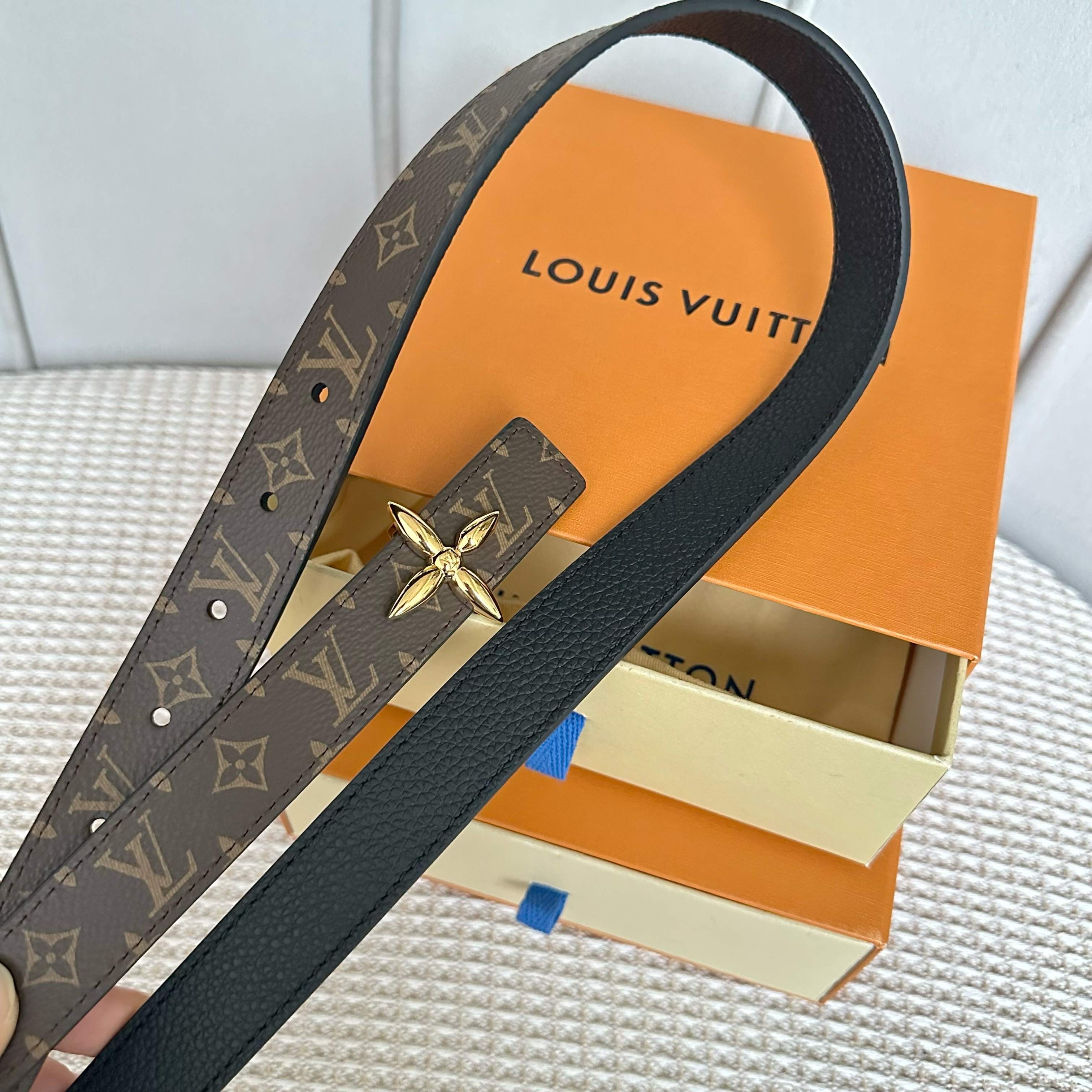 L0UIS VUITT0N P255 原版包裝 腰帶 - 定制帆布と多彩な五金