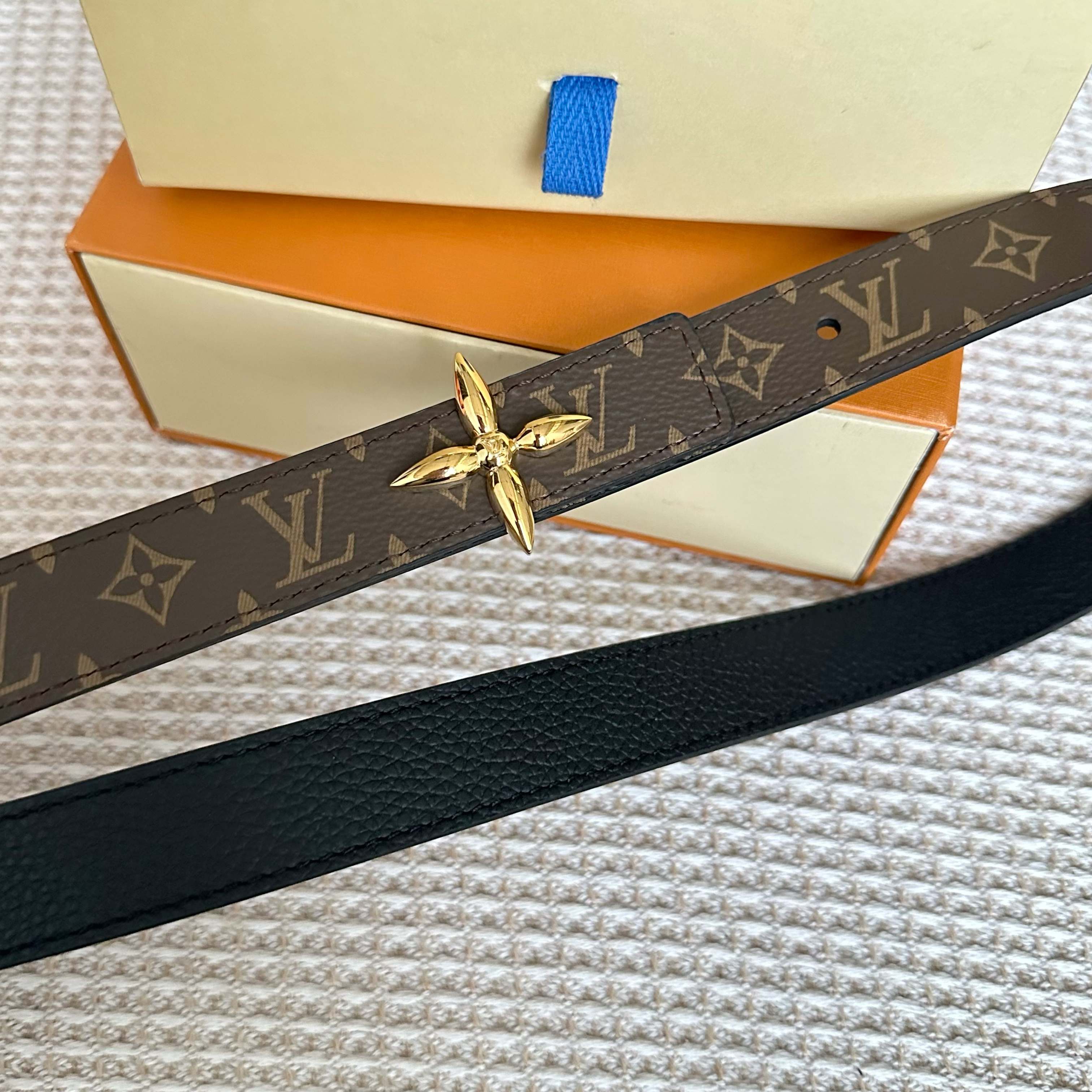 L0UIS VUITT0N P255 原版包裝 腰帶 - 定制帆布と多彩な五金