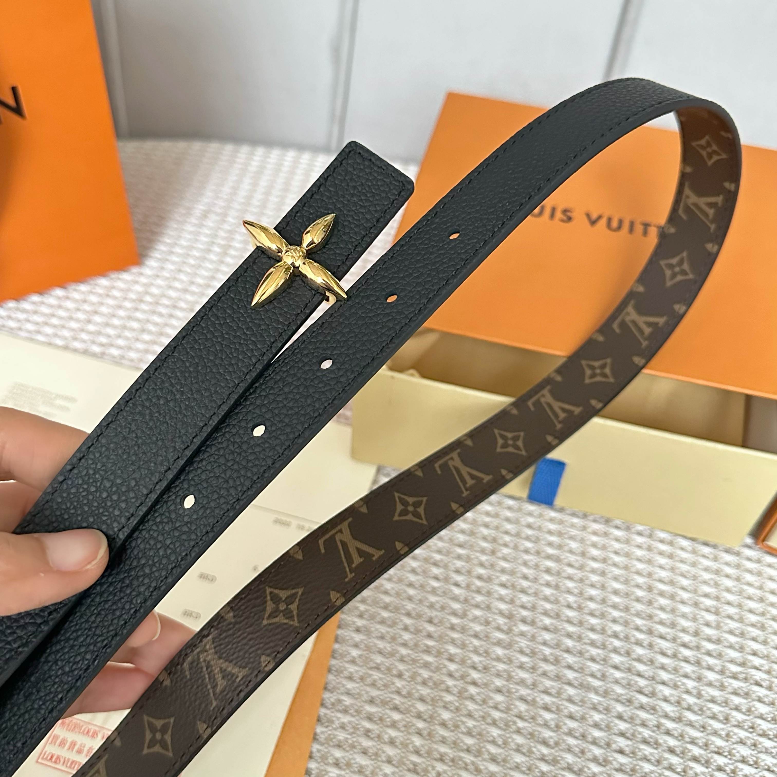 L0UIS VUITT0N P255 原版包裝 腰帶 - 定制帆布と多彩な五金