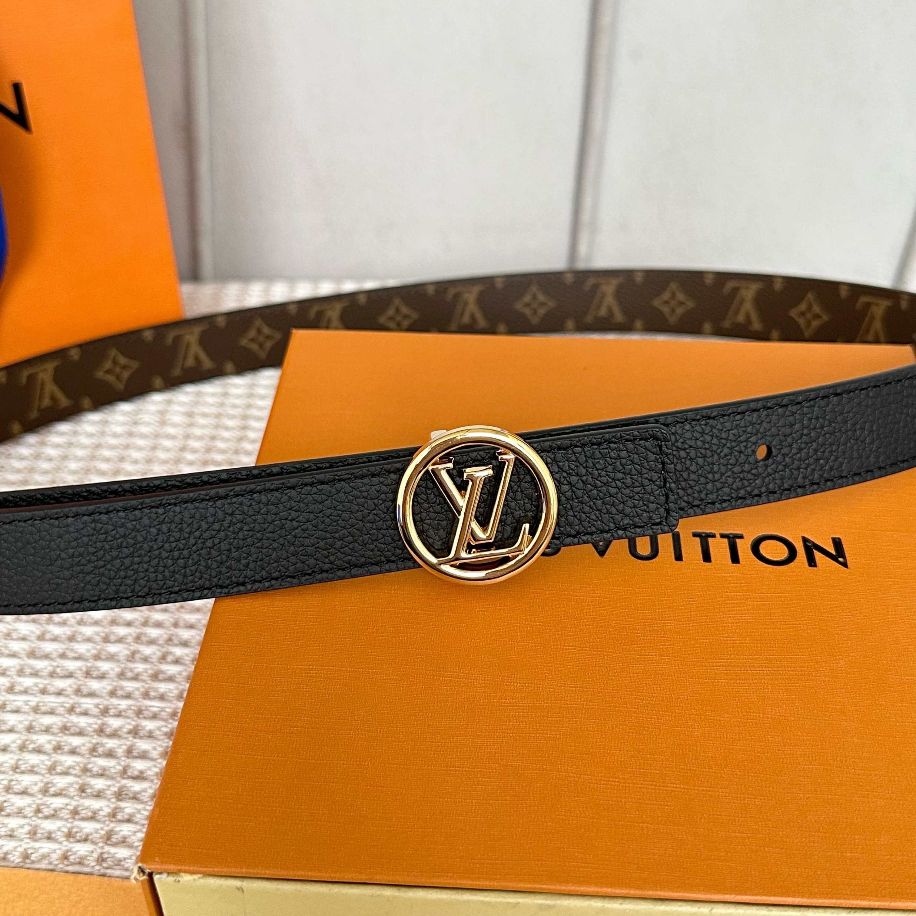 L0UIS VUITT0N P255 原版包裝 レディース 腰帶