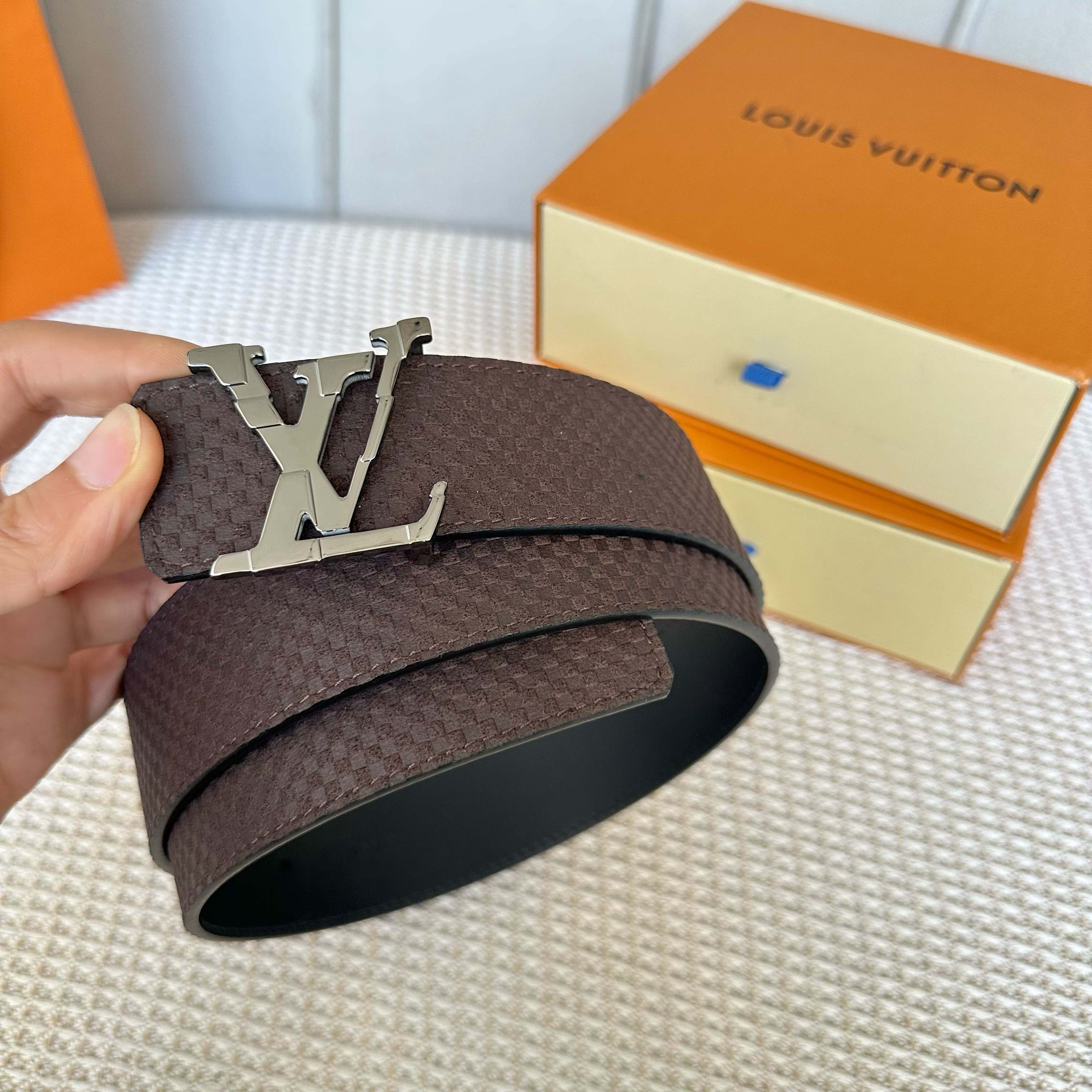 LOUIS VUITTON P：255 原版包裝 40mm 幅 小牛皮製