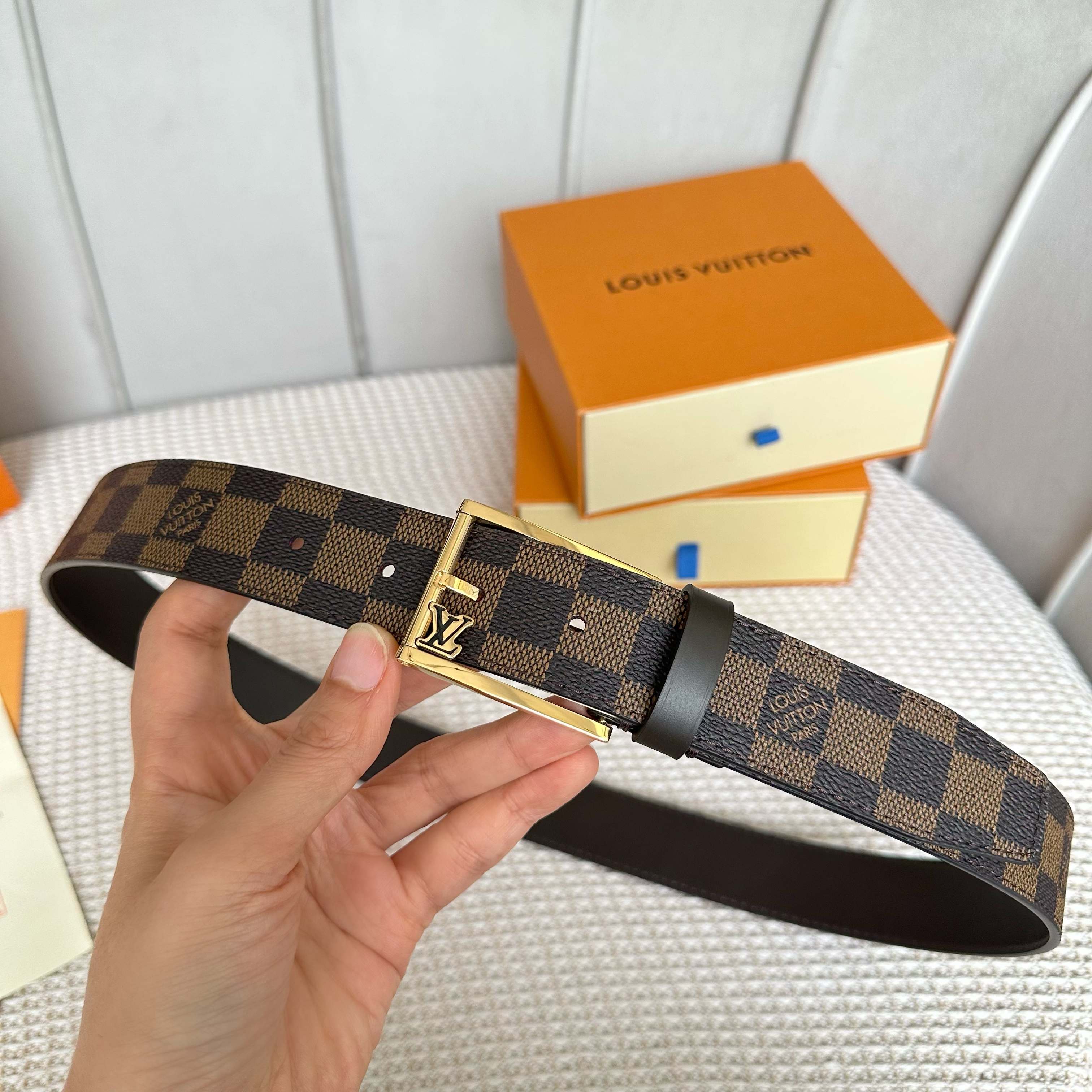 LouiS Vuitton P255 原版包装 男士双面レザー腰帶