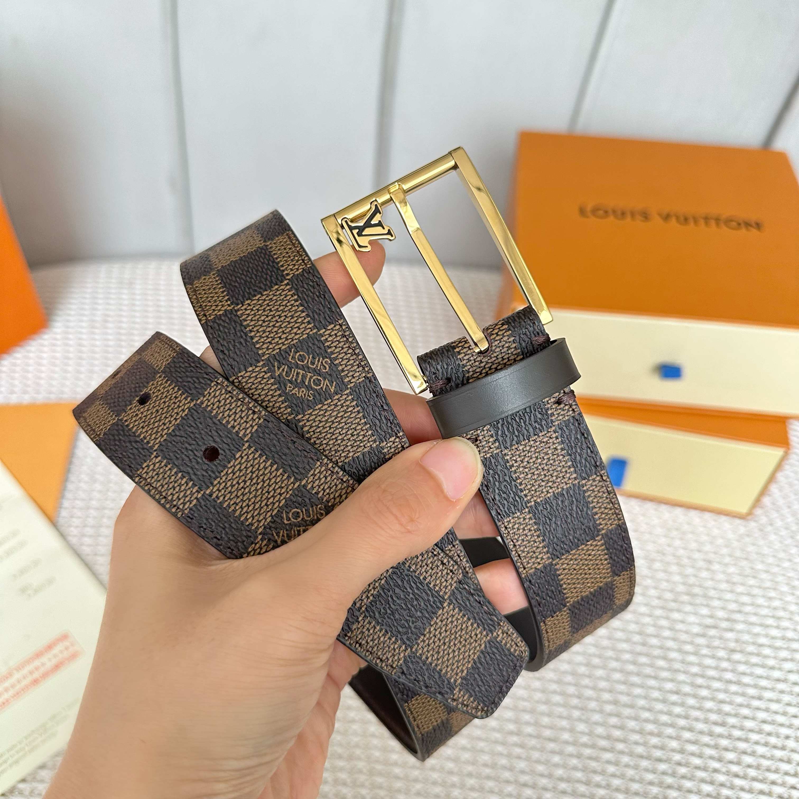 LouiS Vuitton P255 原版包装 男士双面レザー腰帶