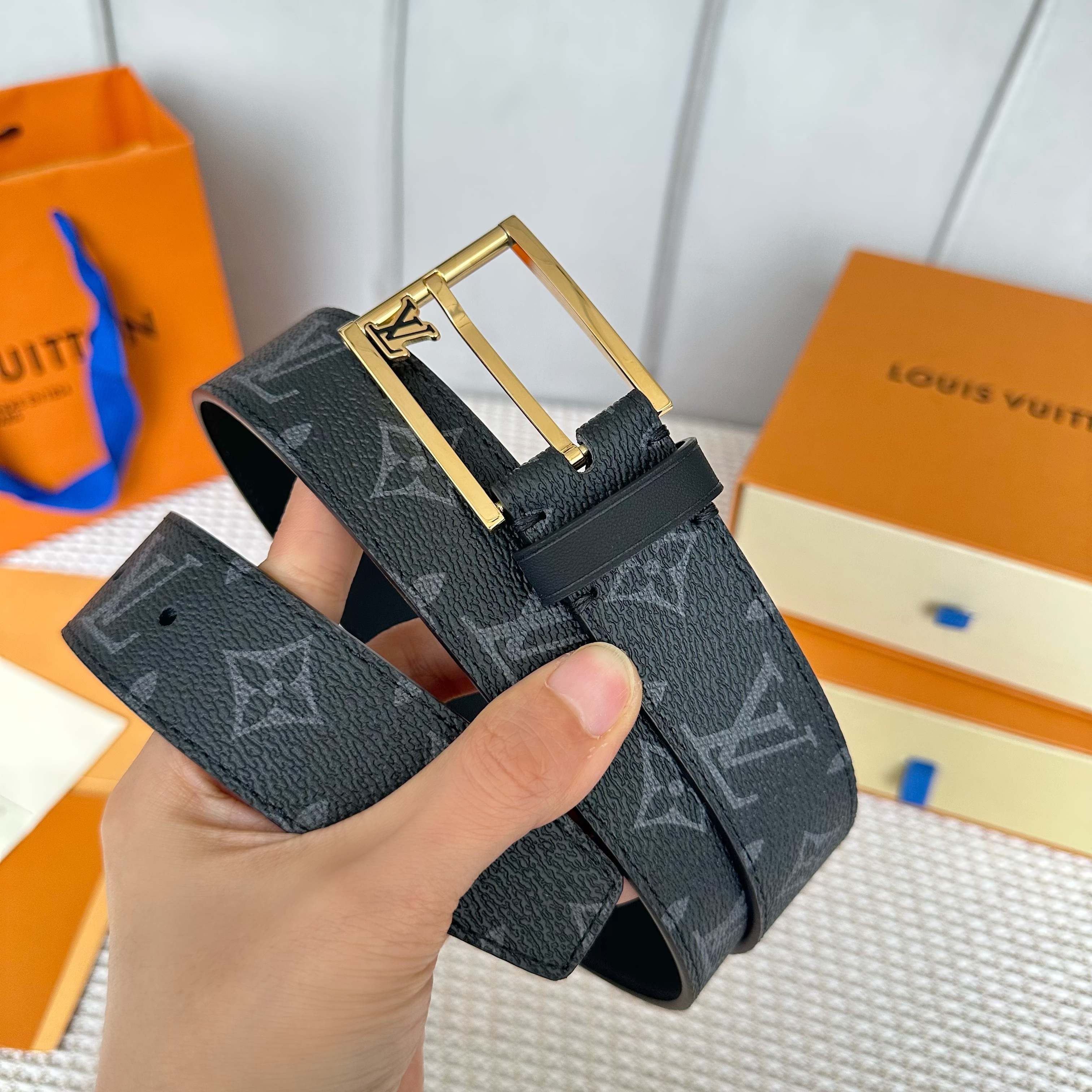 Loui Vuitton P255 男性用デュアルサイドレザーウエストベルト
