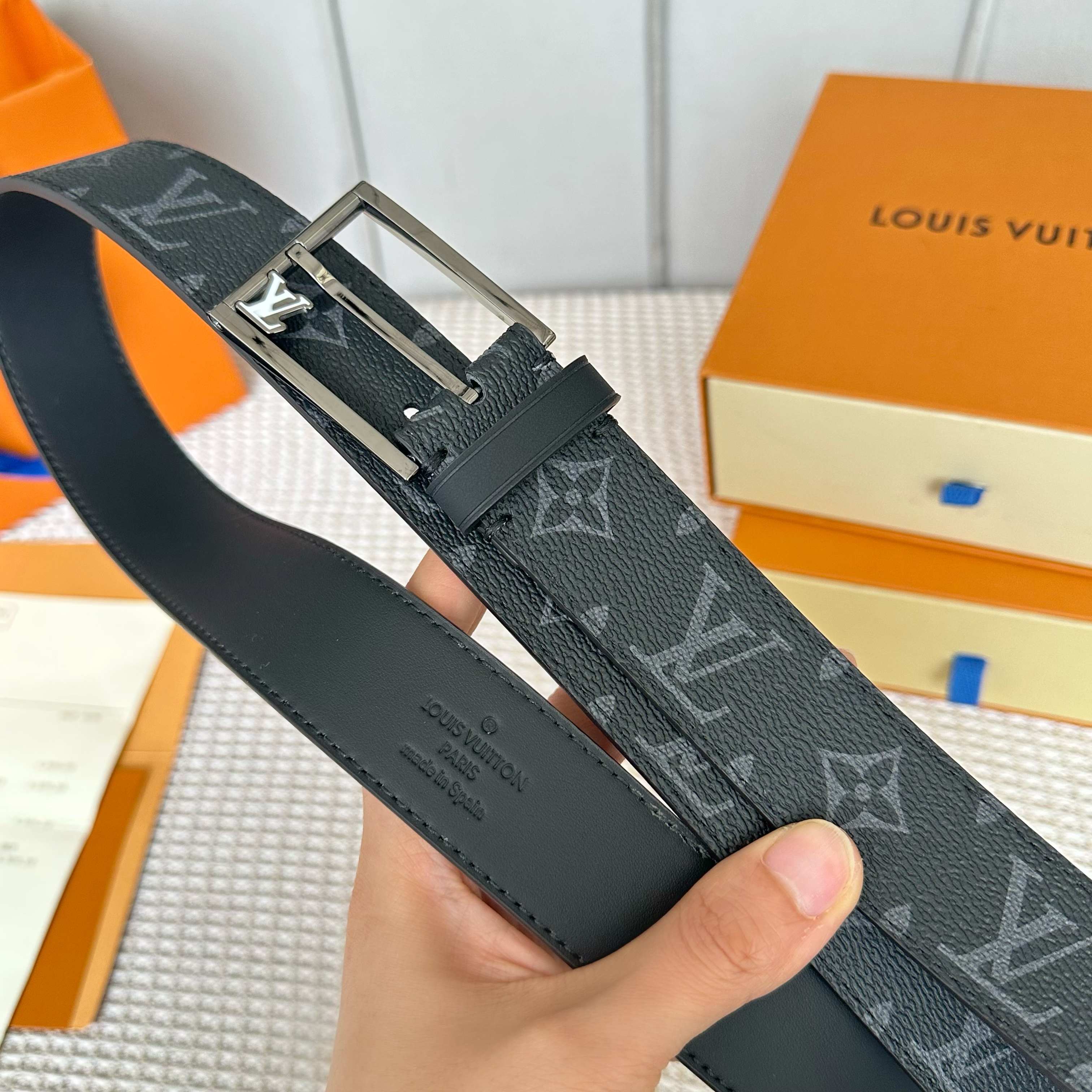 LOUIS VUITTON P255 メンズ原単腰帶 - 耐久性抜群のデザイン
