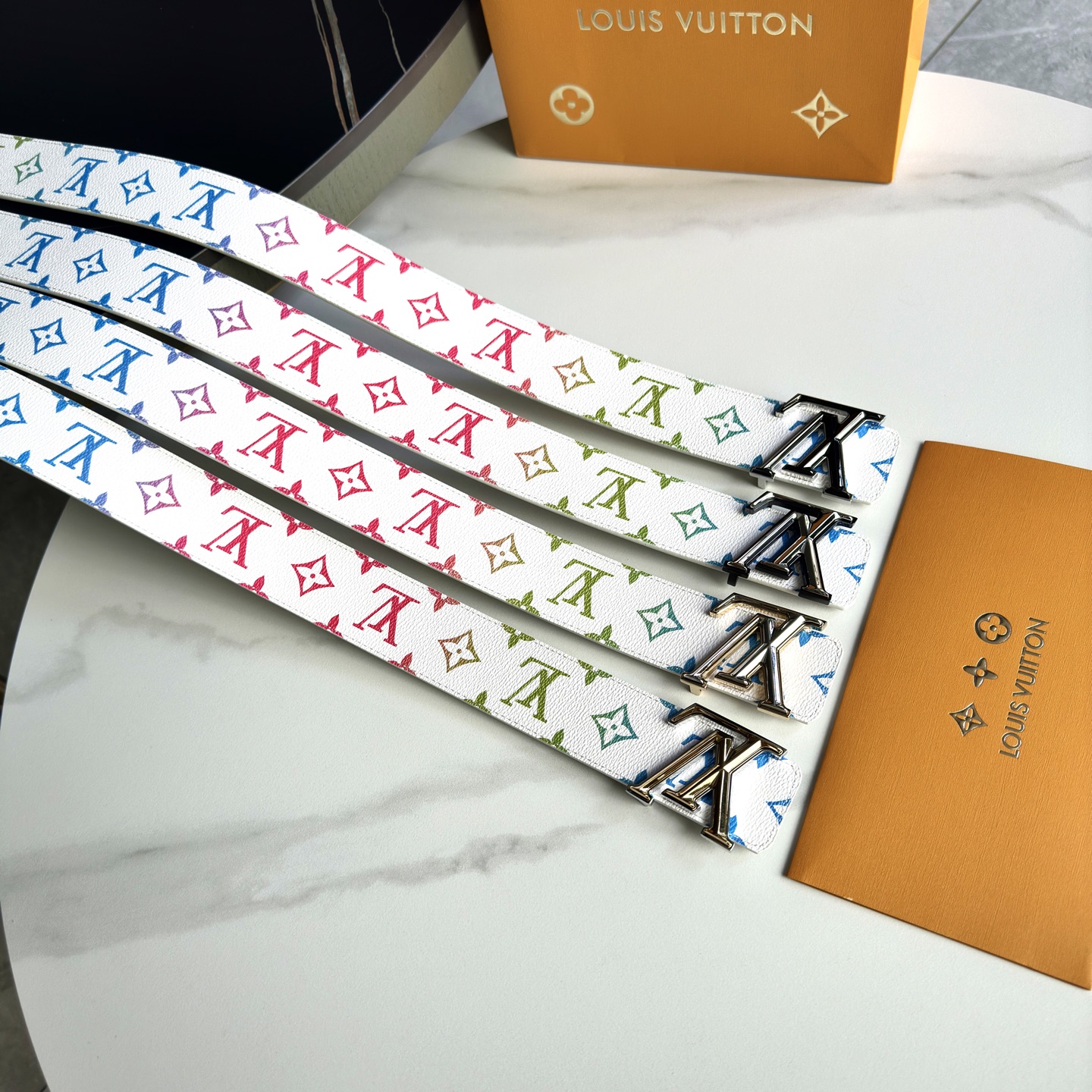 ルイ・ヴィトン P：255 ベルト - カスタムキャンバスと牛革の高級仕様