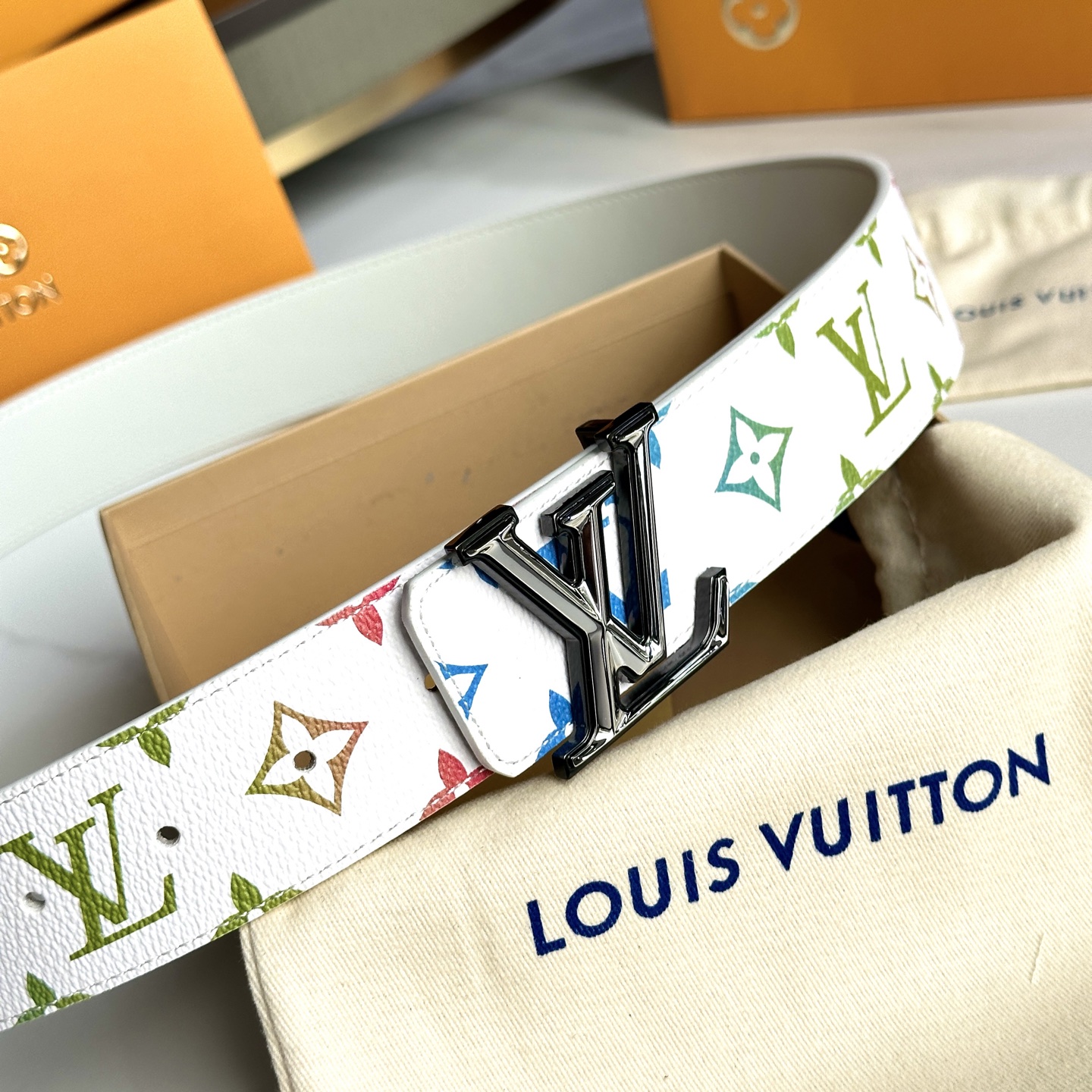 Loius Vuitton P：255 ベルト - カスタムキャンバス素材を使用したリバーシブルデザイン