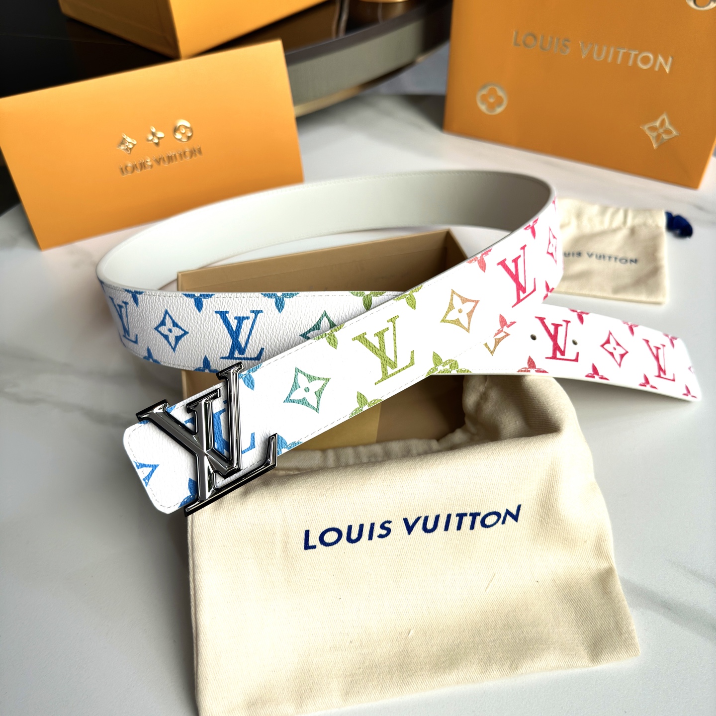 Loius Vuitton P：255 ベルト - カスタムキャンバス素材を使用したリバーシブルデザイン