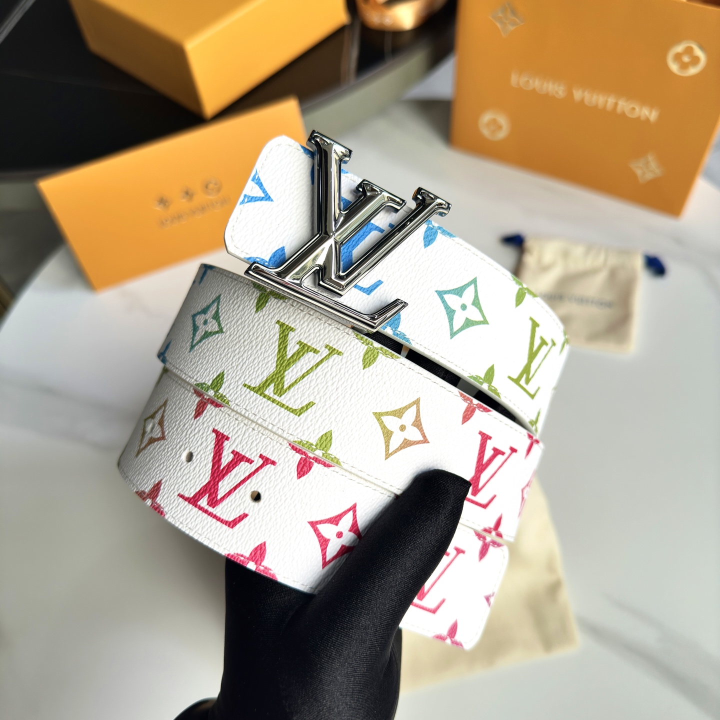 Loius Vuitton P：255 ベルト - カスタムキャンバス素材を使用したリバーシブルデザイン