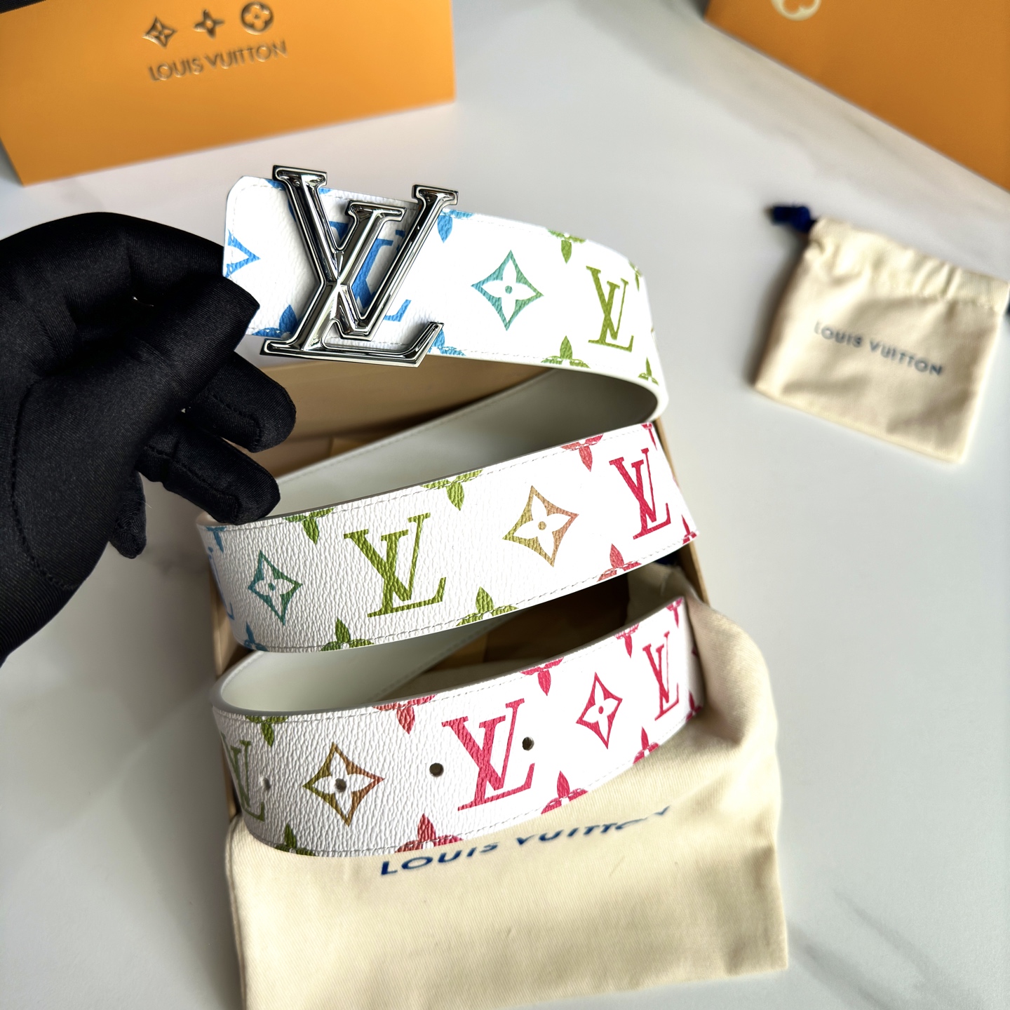 Loius Vuitton P：255 ベルト - カスタムキャンバス素材を使用したリバーシブルデザイン