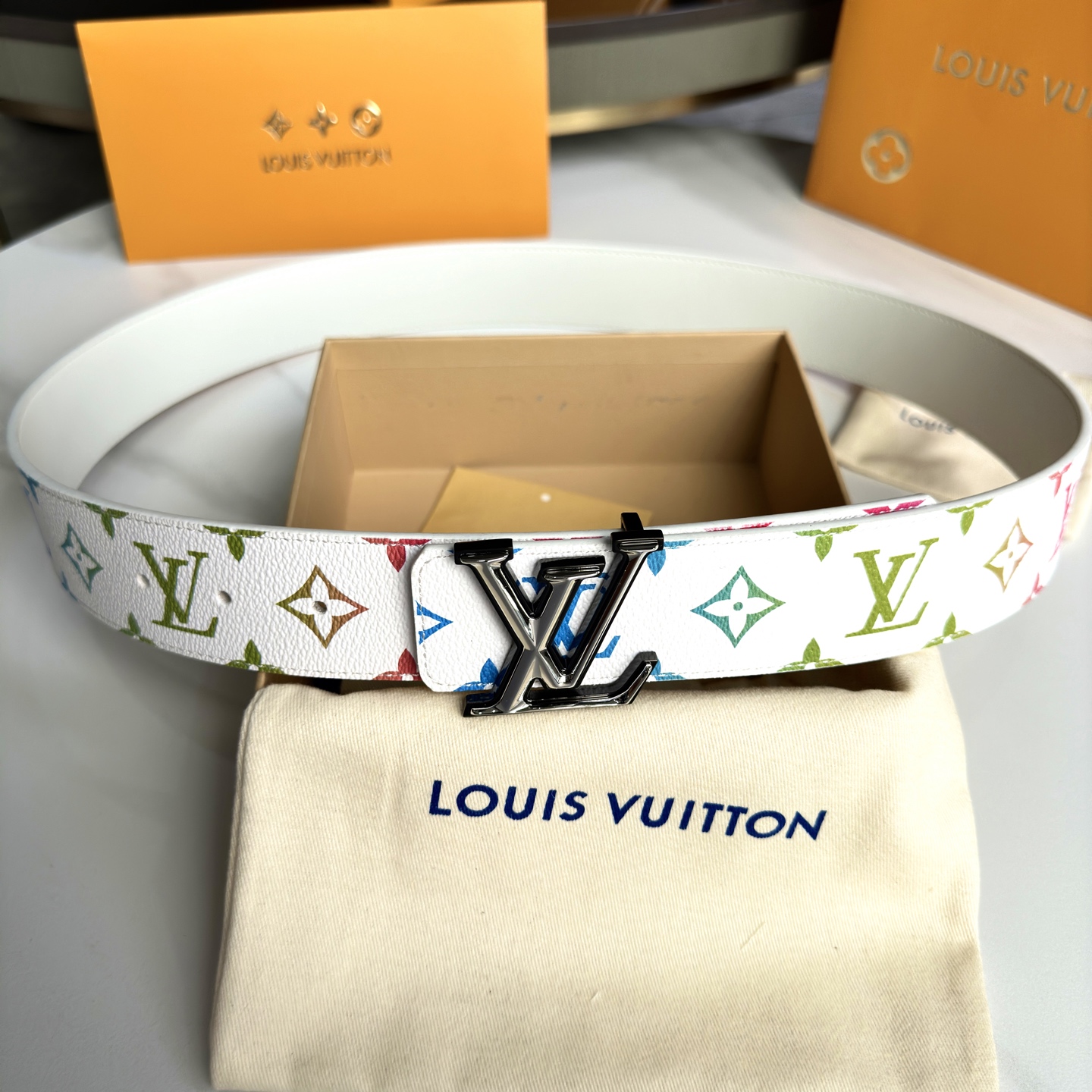 Loius Vuitton P：255 ベルト - カスタムキャンバス素材を使用したリバーシブルデザイン