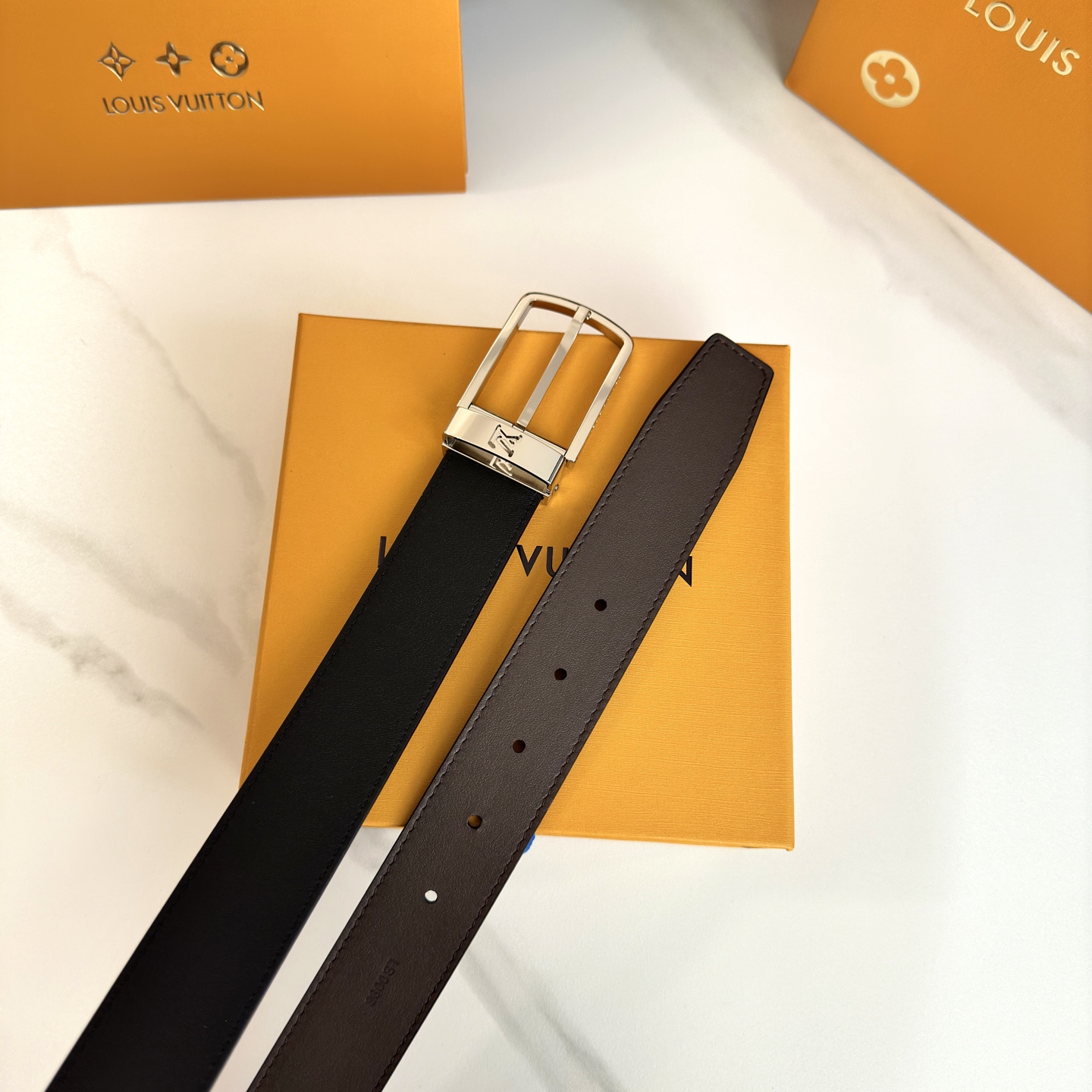L0UIS VUITT0N P255 男性用ダブルサイドレザー腰ベルト
