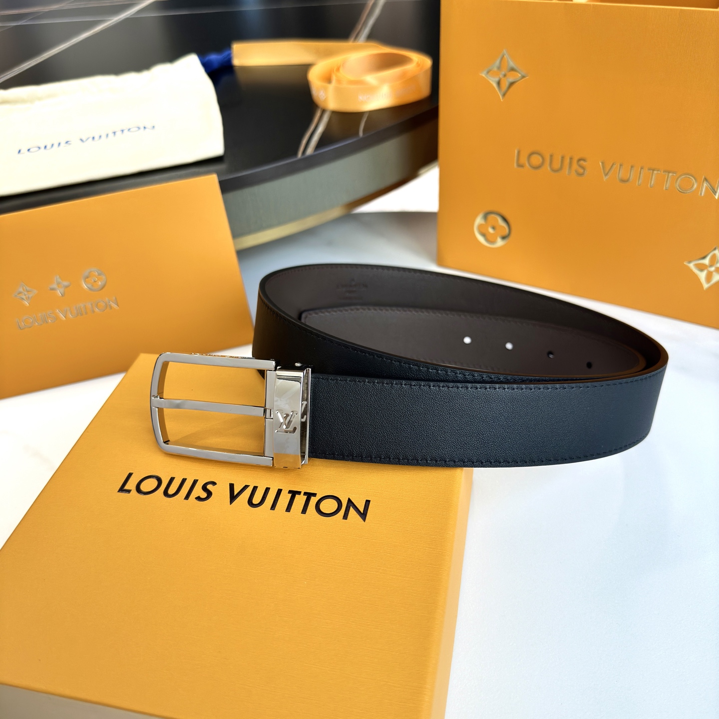 L0UIS VUITT0N P255 男性用ダブルサイドレザー腰ベルト