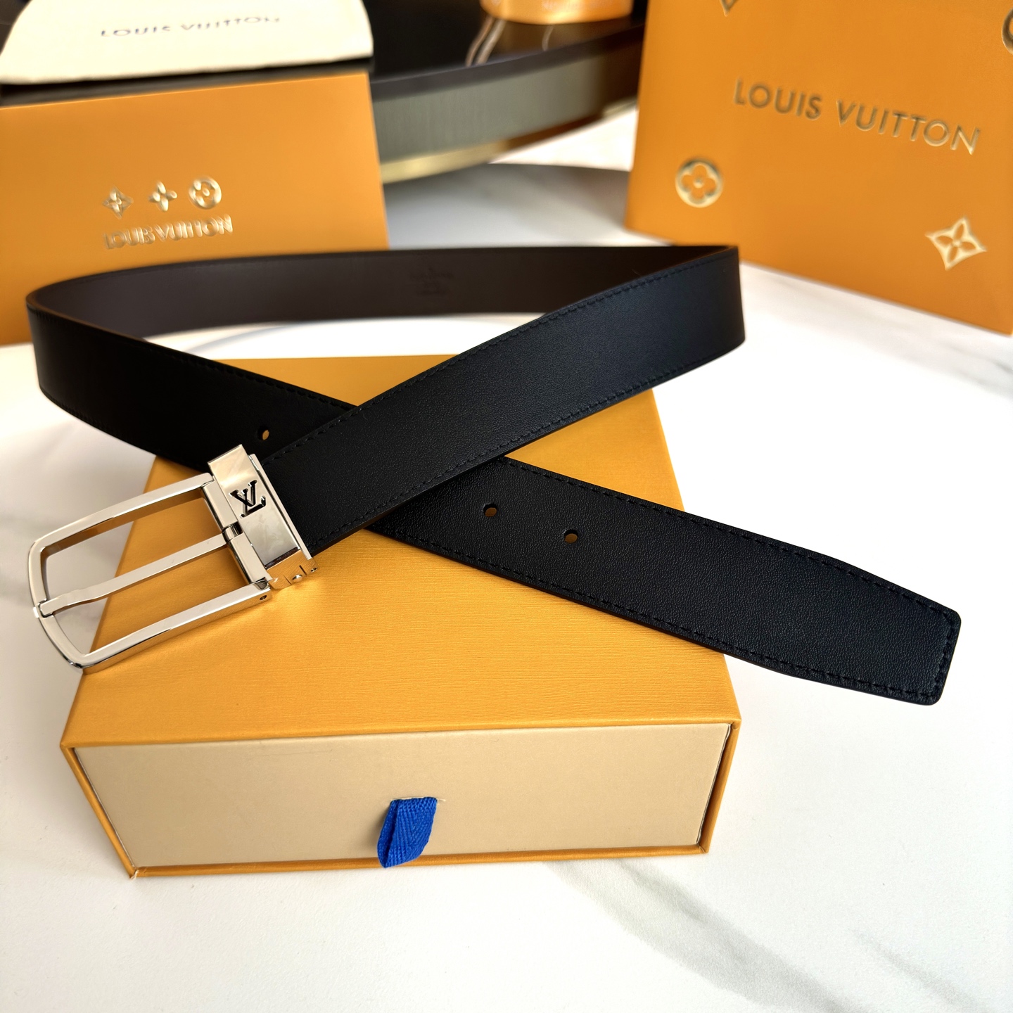 L0UIS VUITT0N P255 男性用ダブルサイドレザー腰ベルト