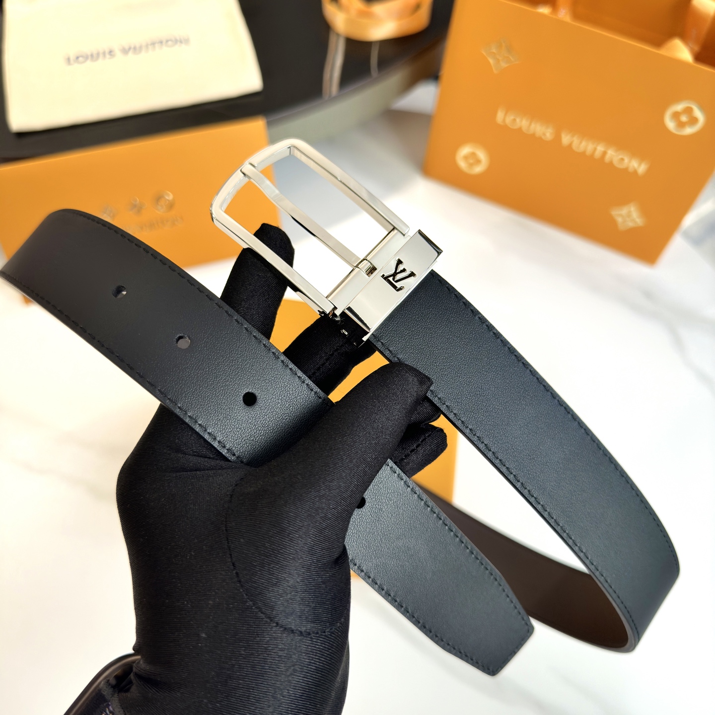 L0UIS VUITT0N P255 男性用ダブルサイドレザー腰ベルト