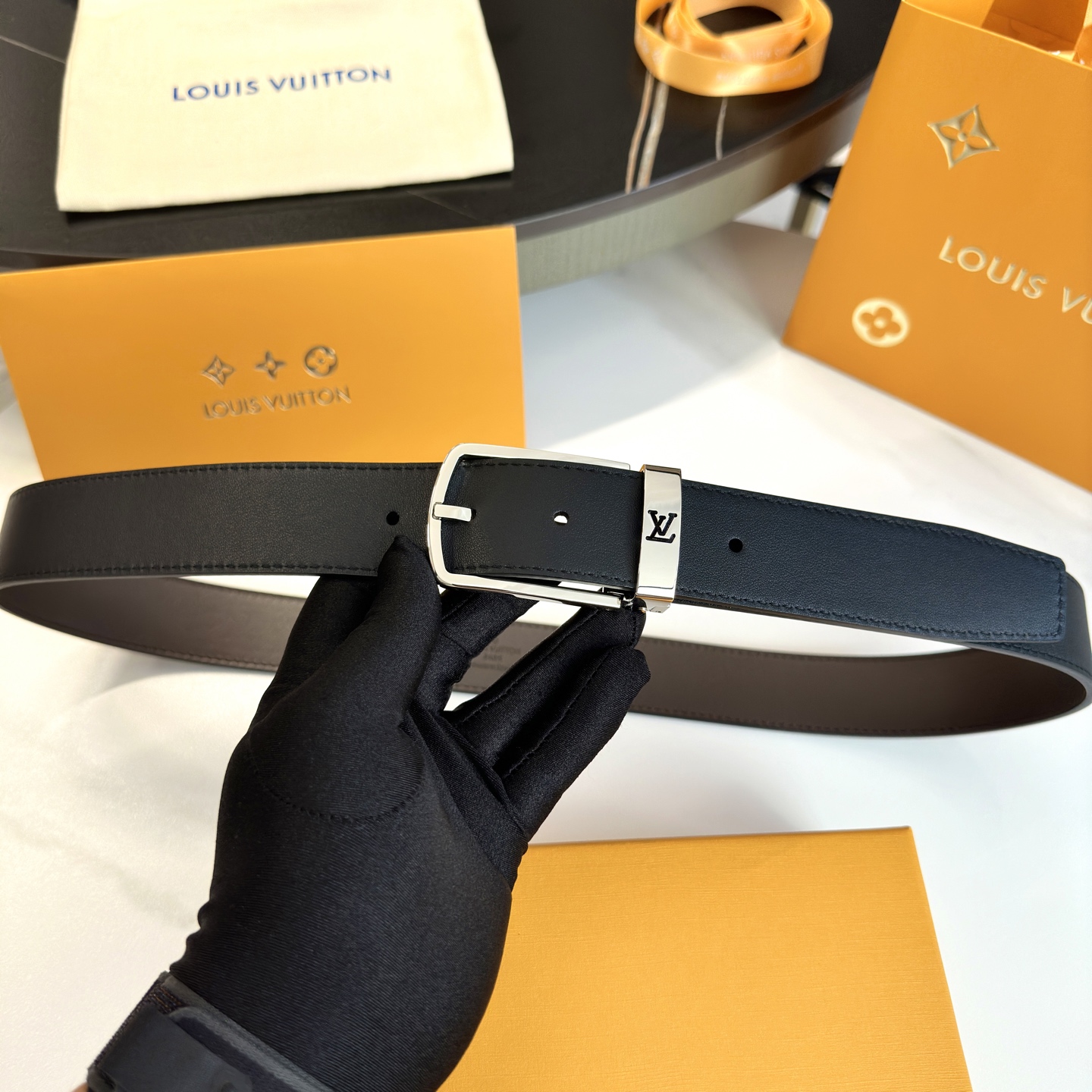 L0UIS VUITT0N P255 男性用ダブルサイドレザー腰ベルト