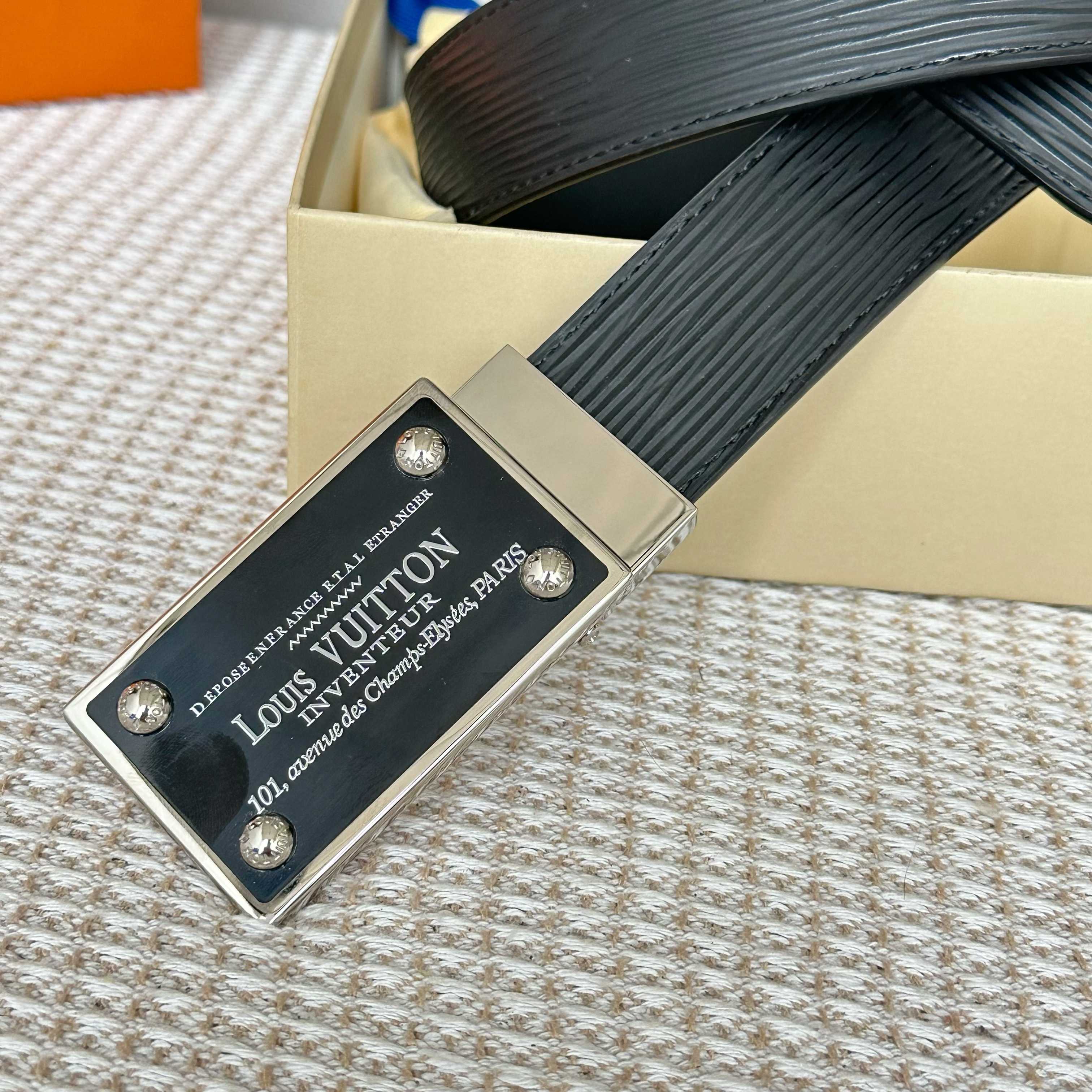 LOUIS VUITTON P255 男士腰帶 - シンプルでスタイリッシュなデザイン