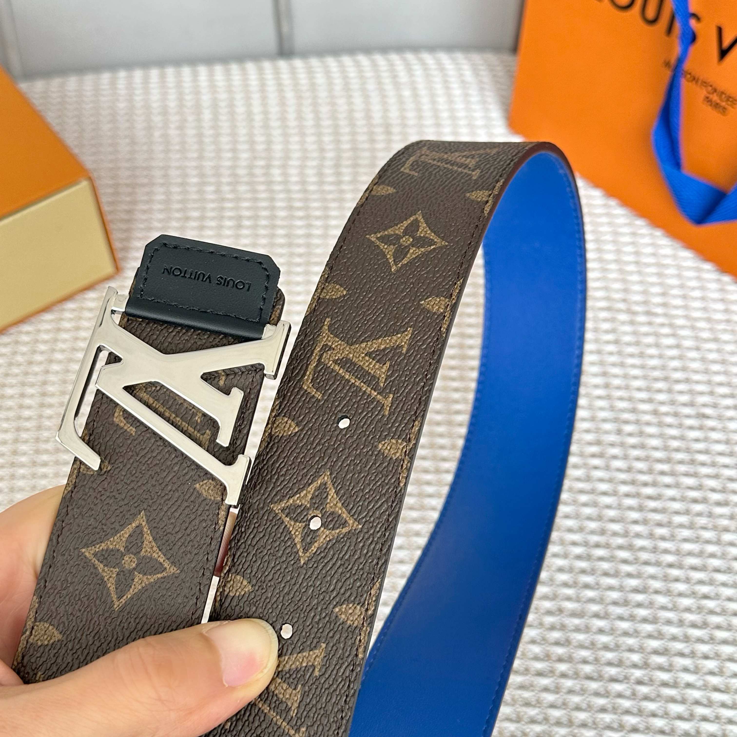 ルイ・ヴィトン P：255 原版包裝 40mm 幅のカスタムキャンバスベルト