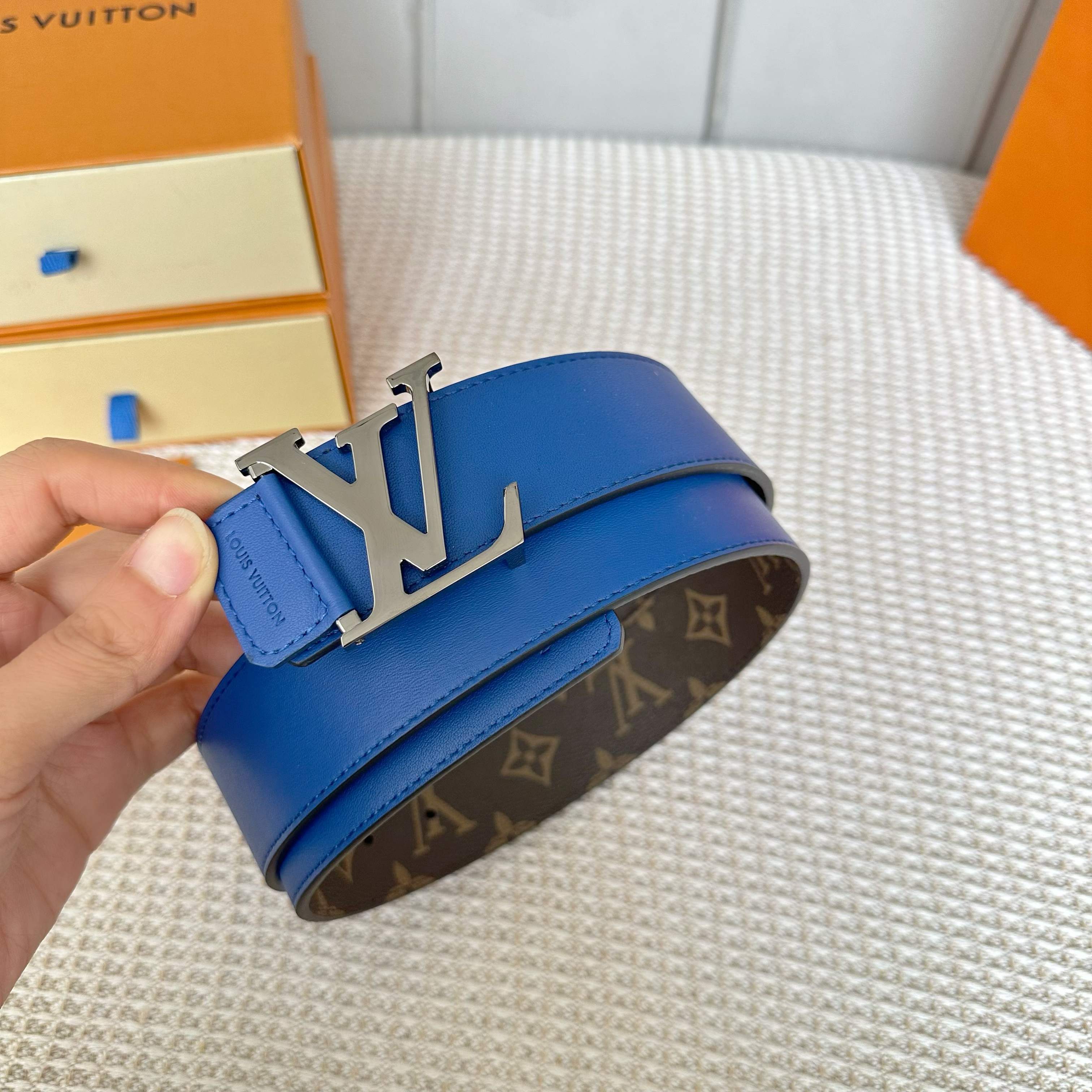 LOUIS VUITTON P：255 原版包裝 40mm 帆布ベルト