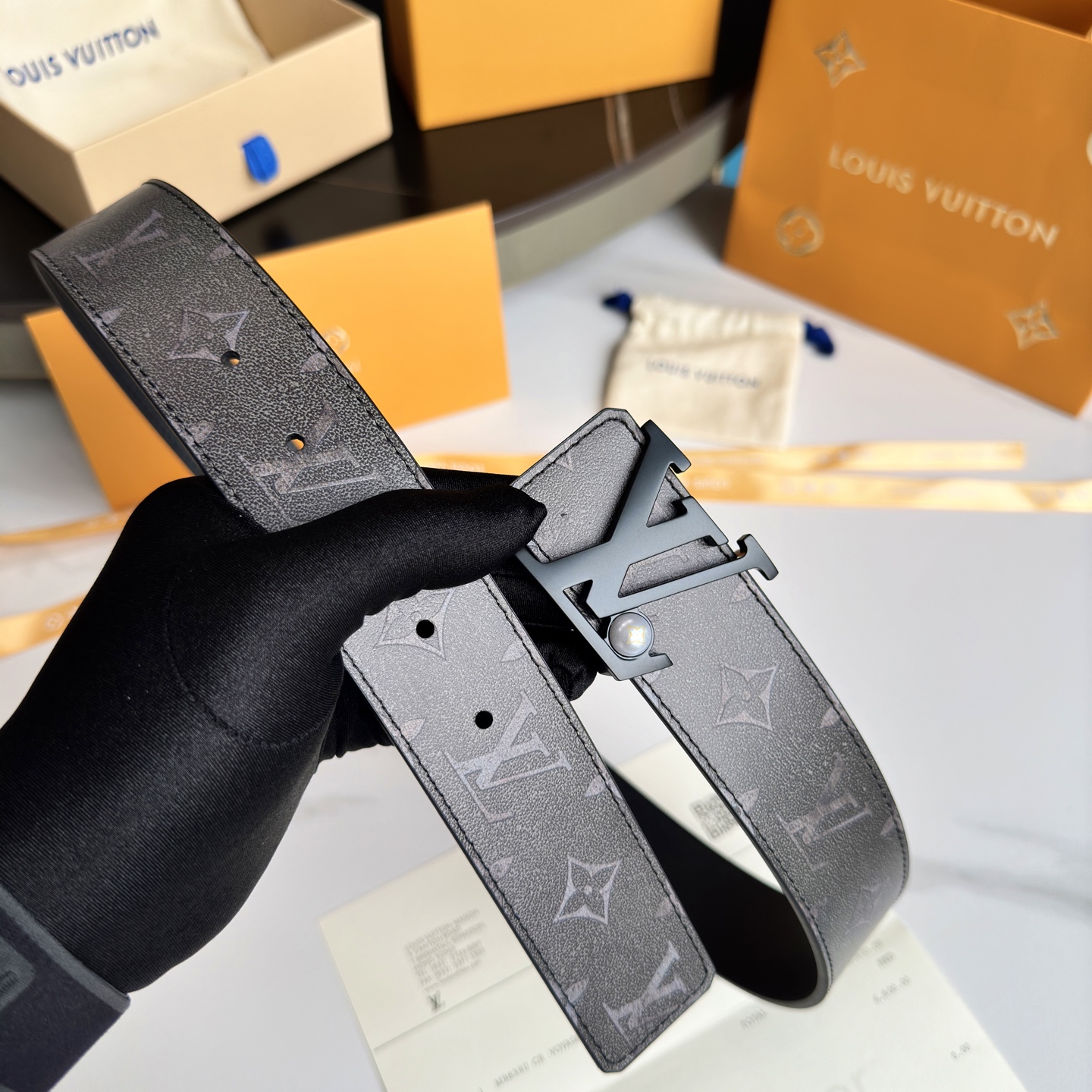 LouiS VuittoN 男士原單腰帶 - ダブルサイド牛革と精鋼金具