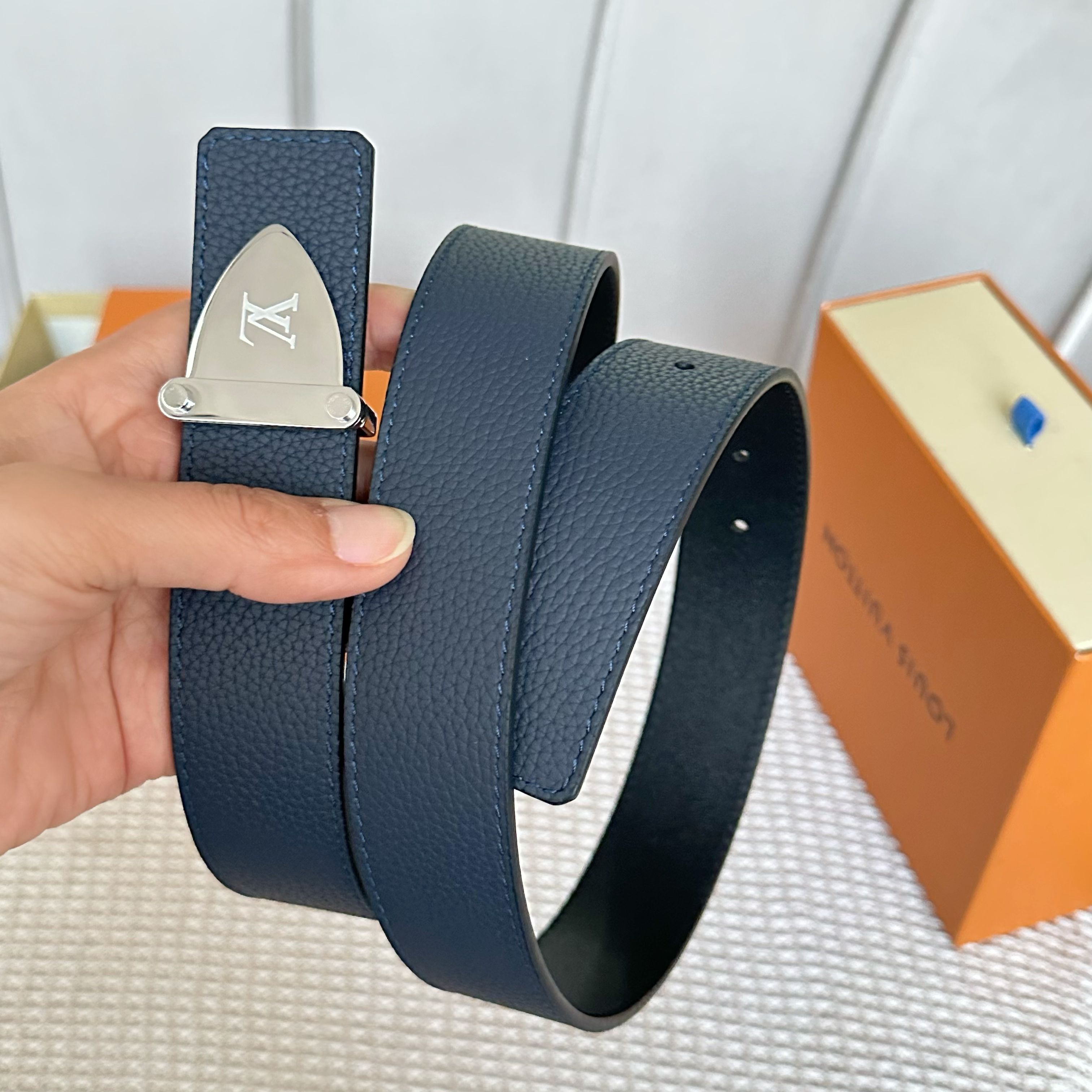 L0UIS VUITT0N P255 驢家原單腰帶 双面使用可能な35mm幅