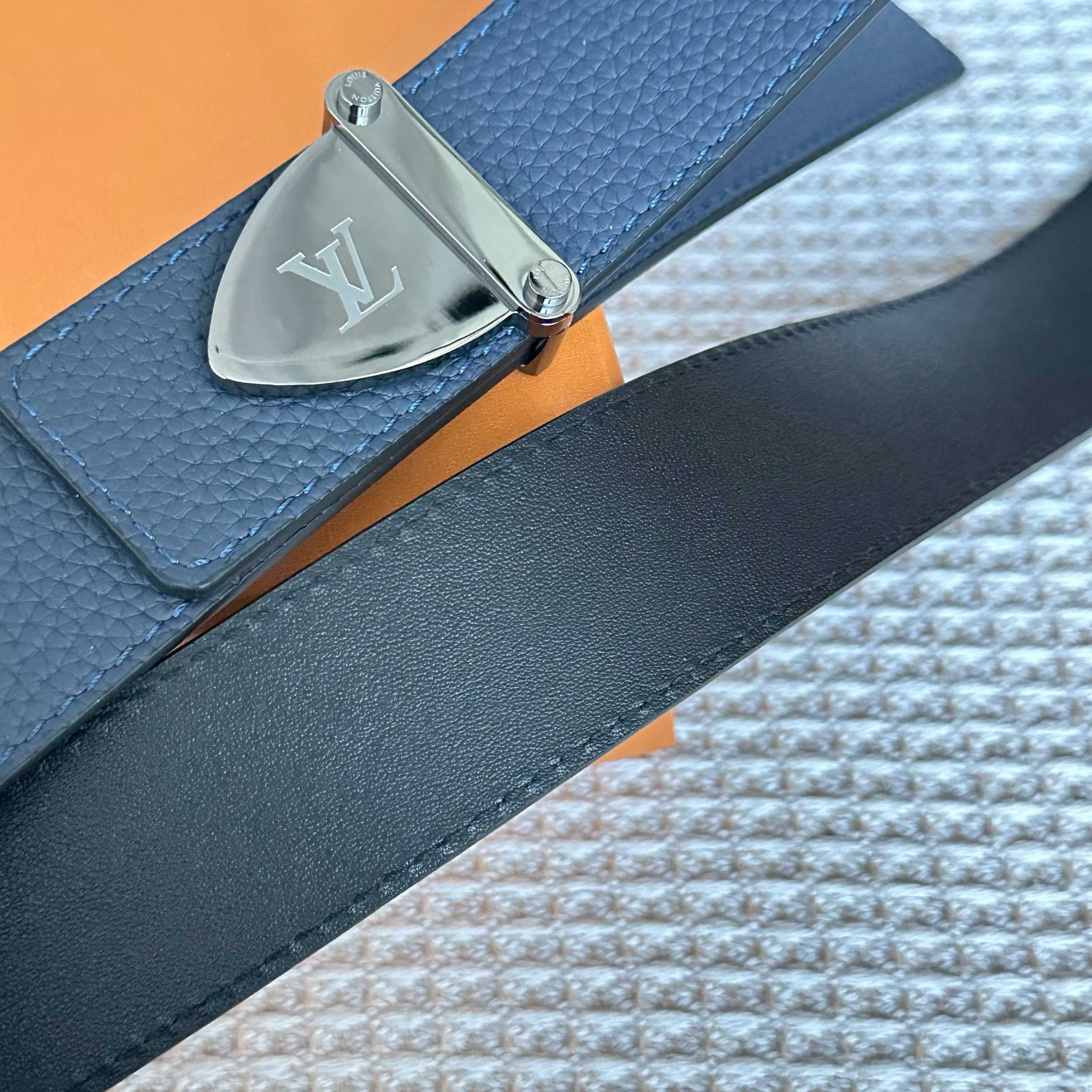 L0UIS VUITT0N P255 驢家原單腰帶 - 両面使用可能なスタイリッシュデザイン