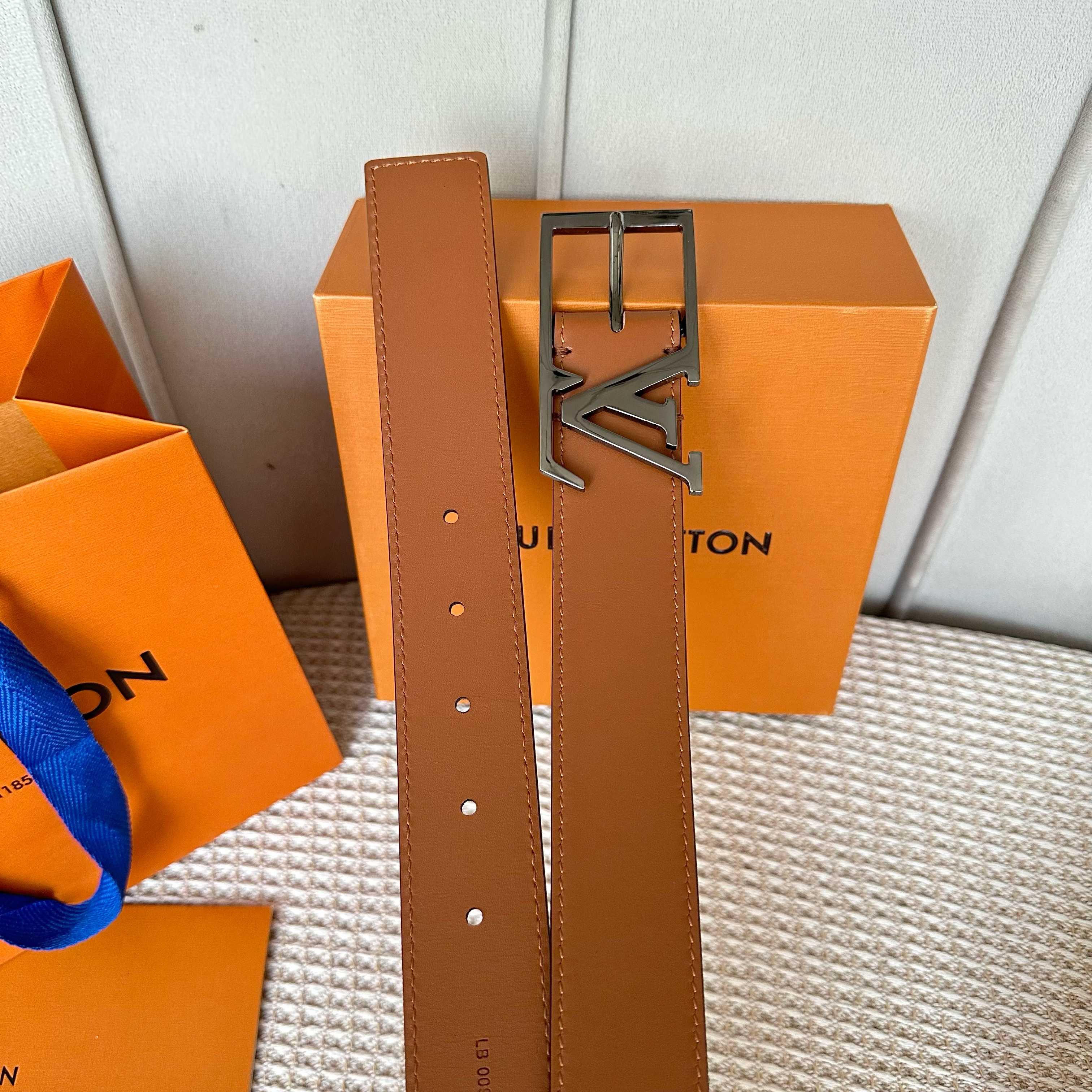 LOUIS VUITTON P255 メンズ原単腰帶 35mm幅広デザイン