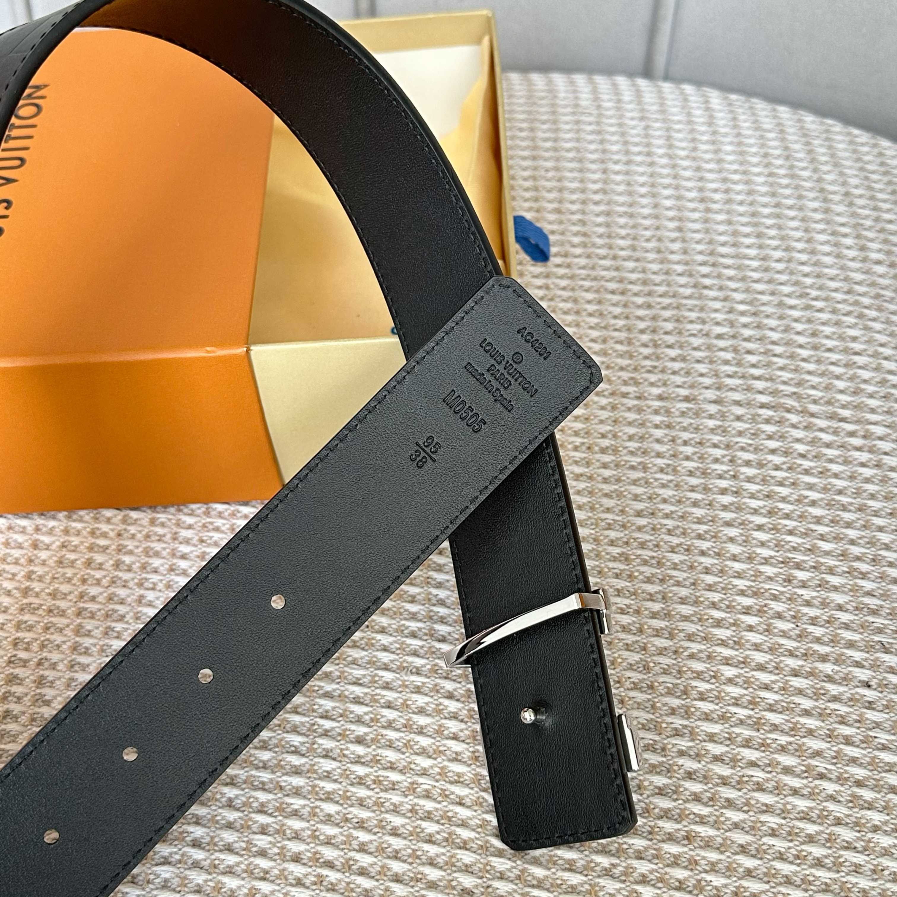 LOUIS VUITTON P：255 原版包裝 40mm幅 小牛皮製