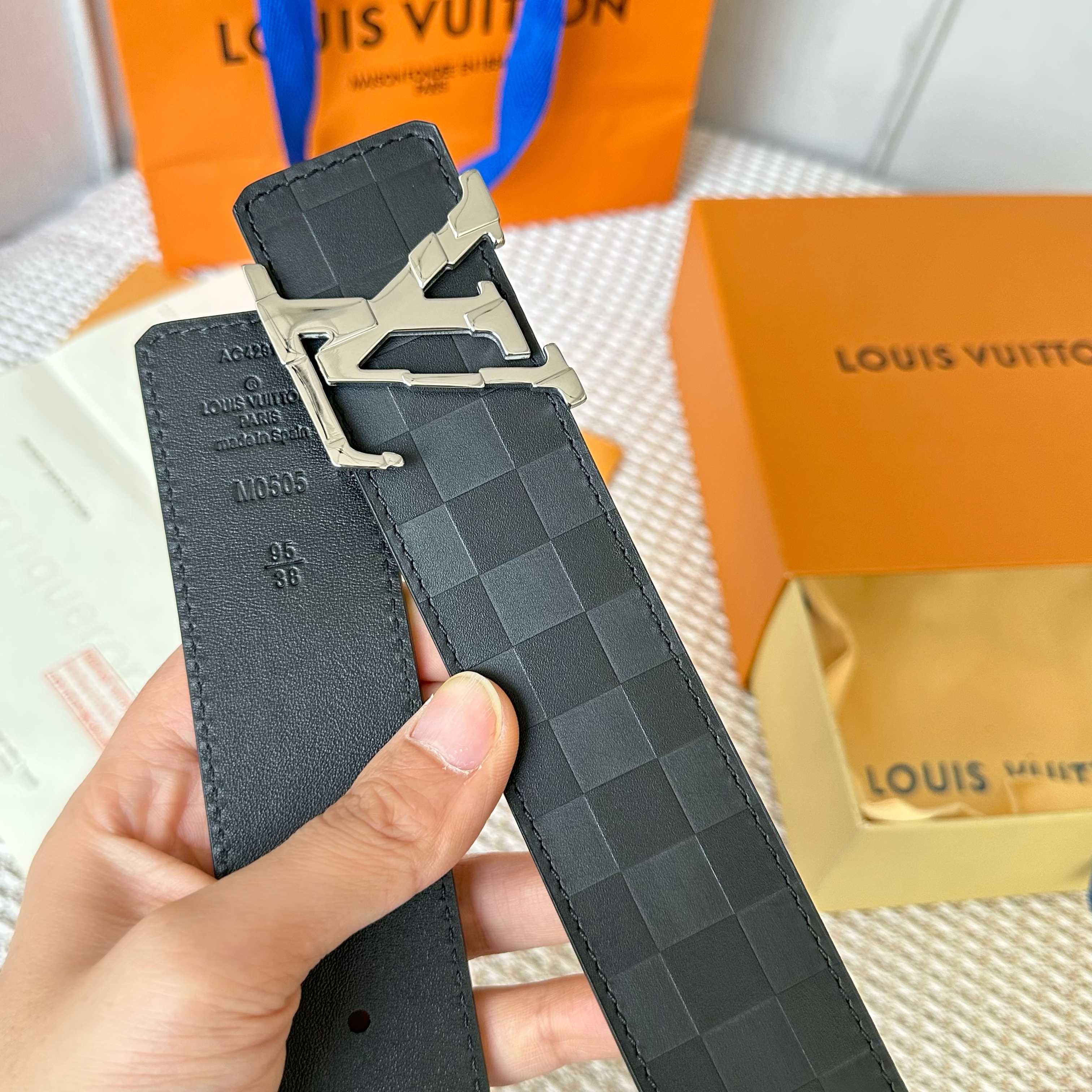 LOUIS VUITTON P：255 原版包裝 40mm幅 小牛皮製