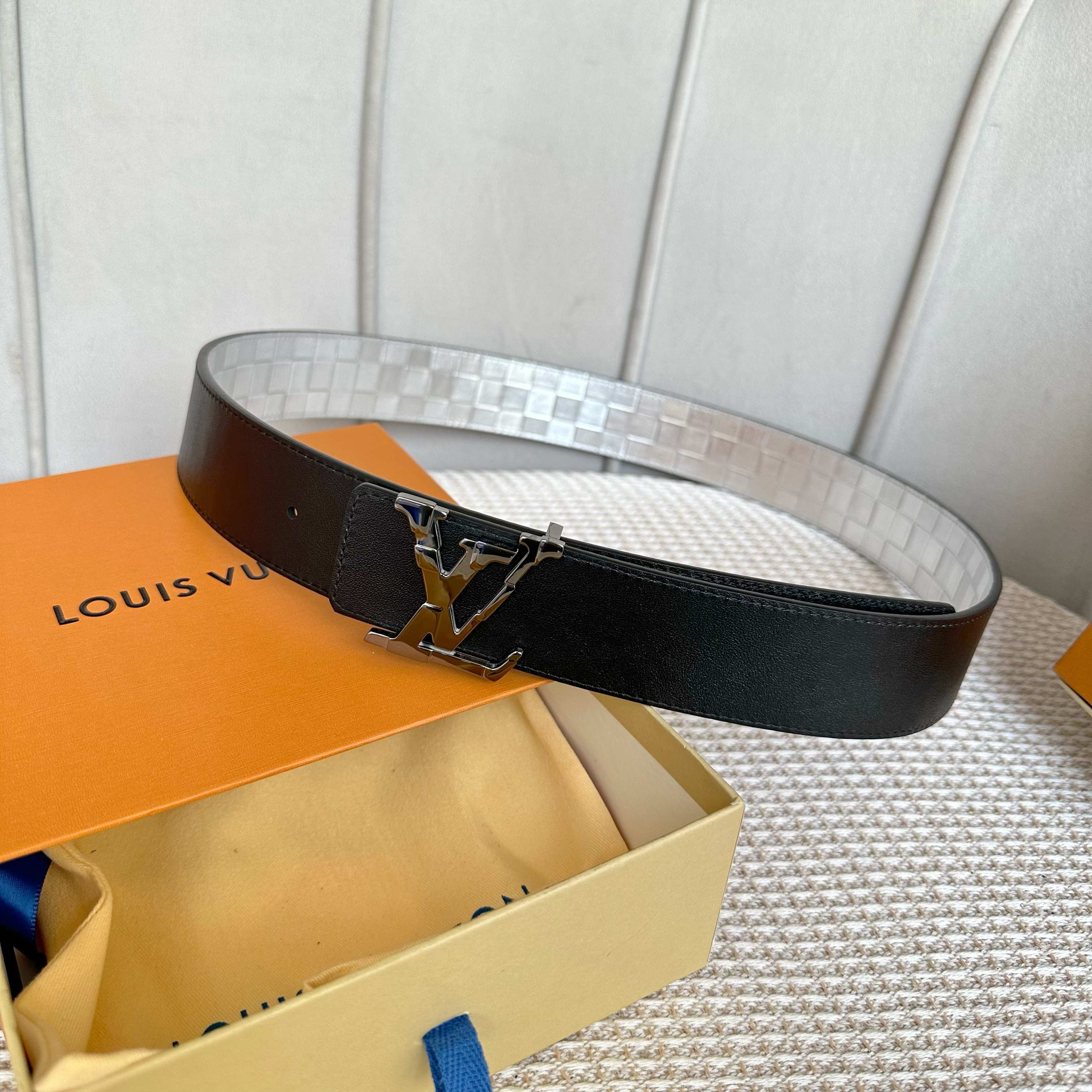 ルイ・ヴィトン P：255 原版包裝 小牛皮 ベルト