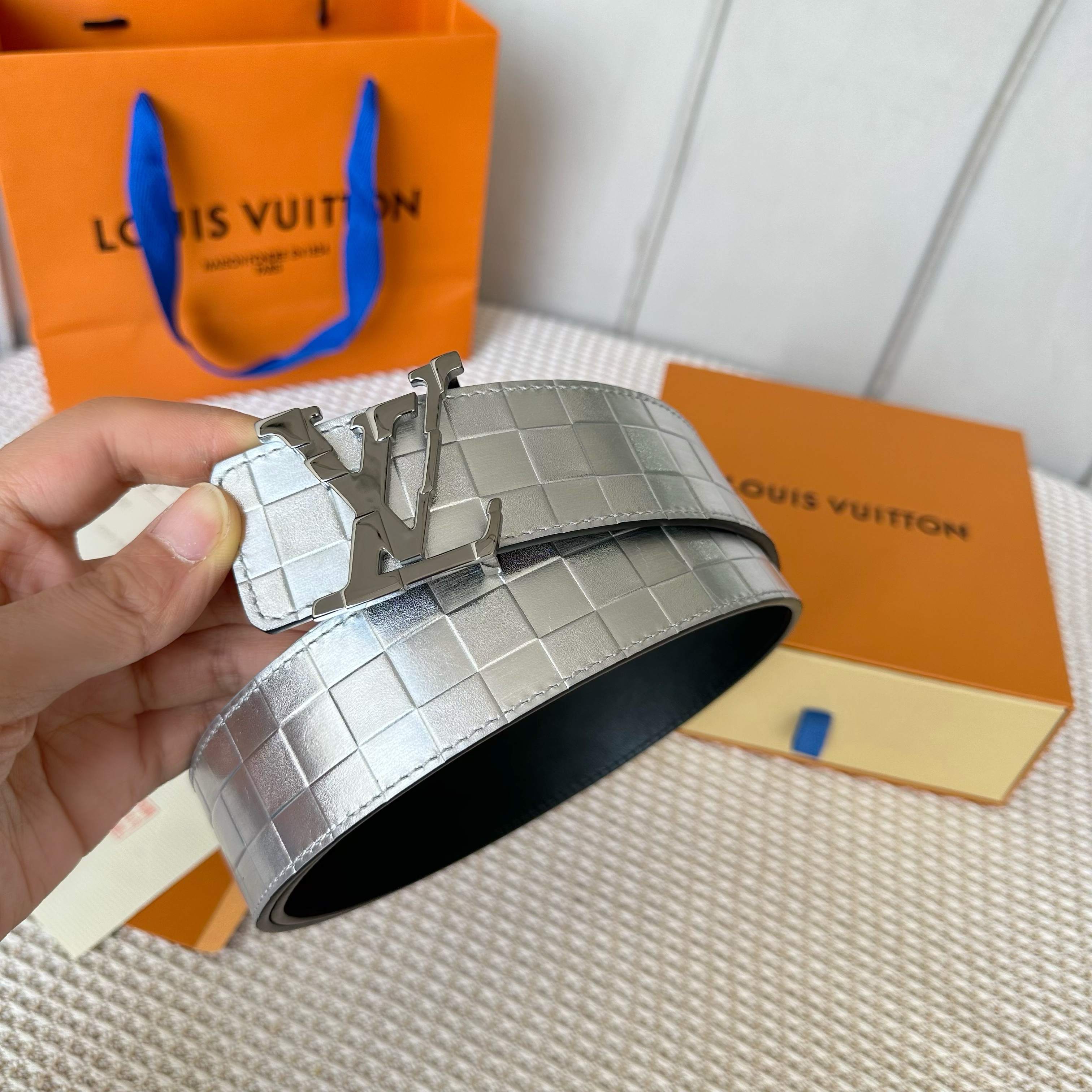 ルイ・ヴィトン P：255 原版包裝 小牛皮 ベルト