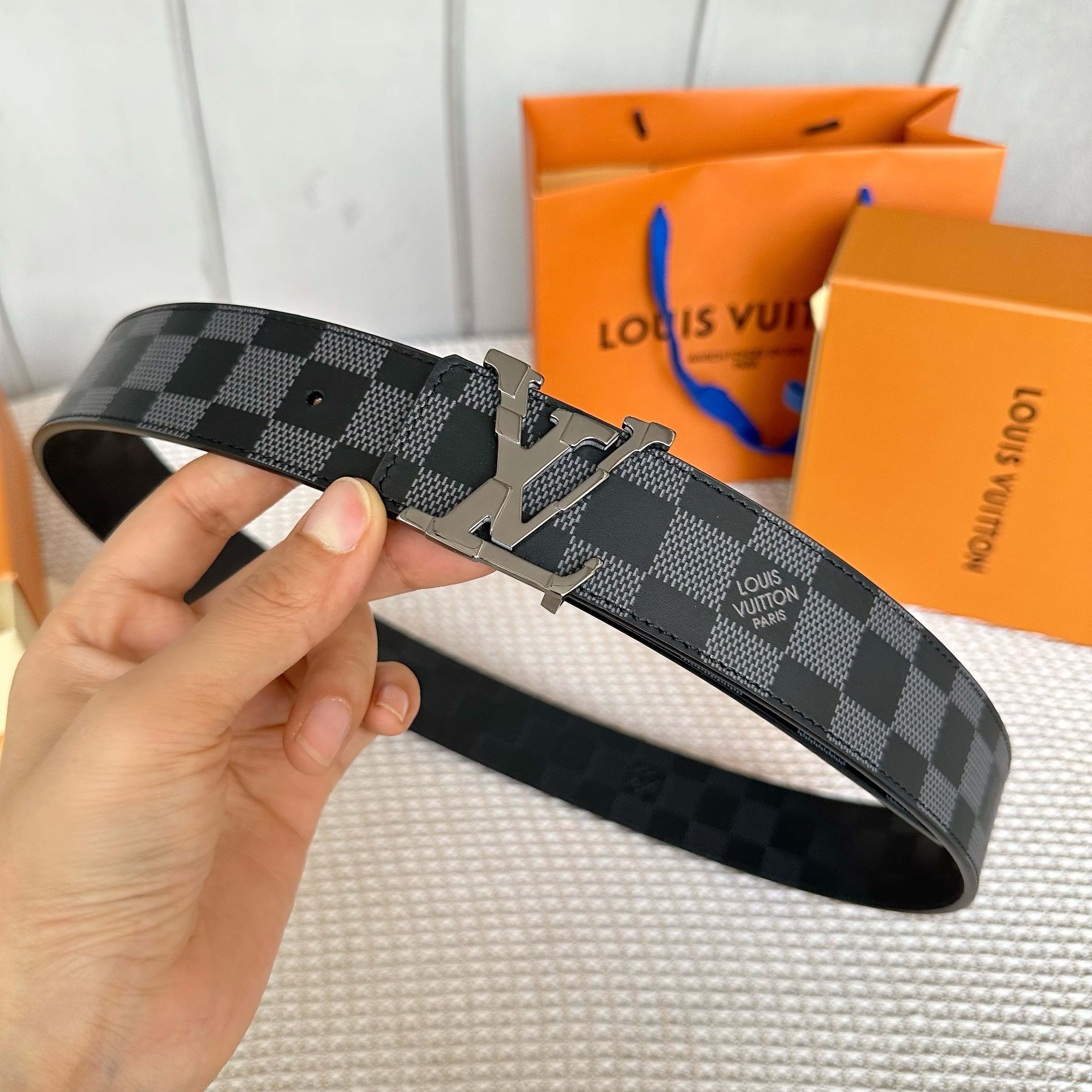 LOUIS VUITTON P：255 原版包裝・小牛皮・新型字母搭扣