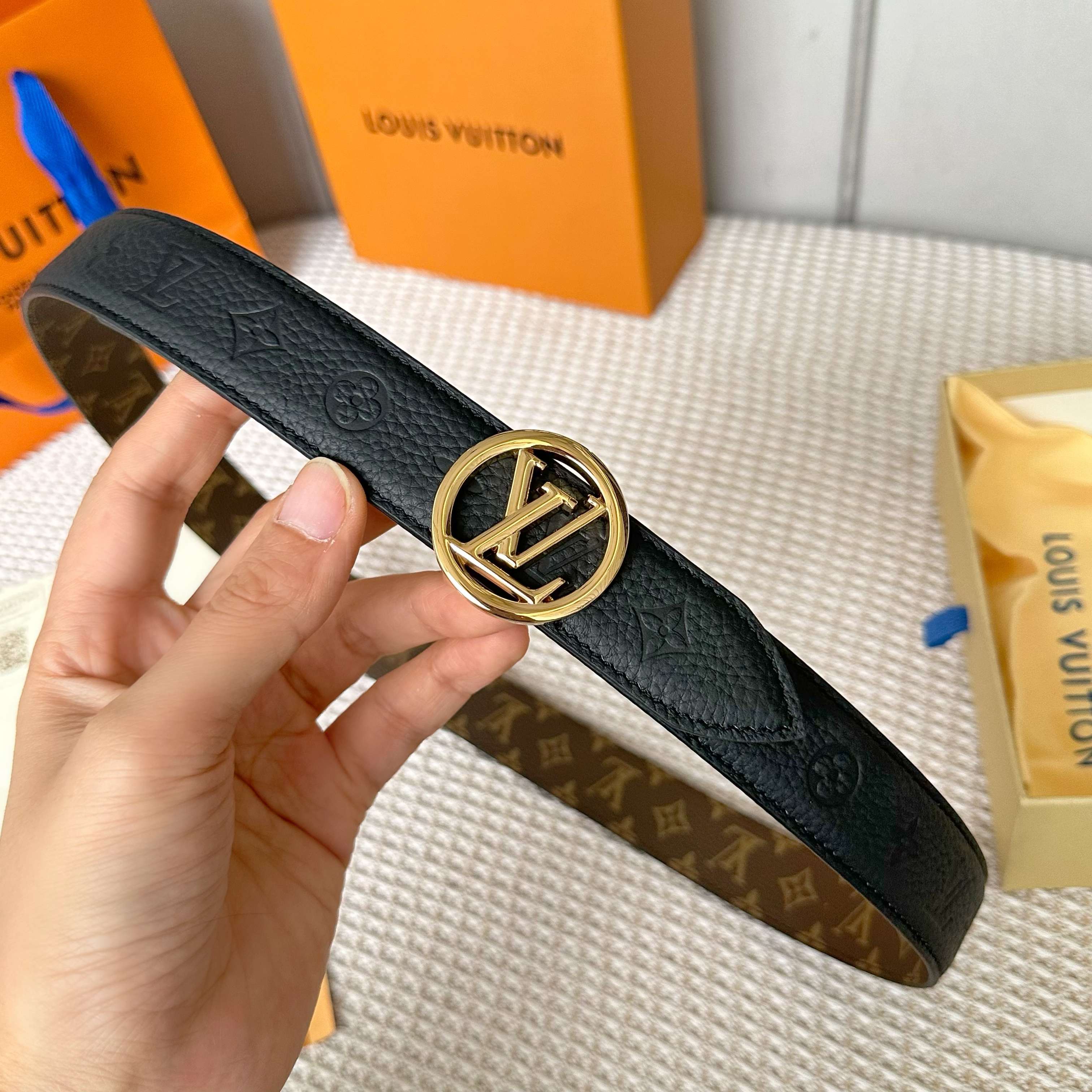 LOUIS VUITTON P255 レディース腰帯 PVC面×牛皮のリバーシブルデザイン