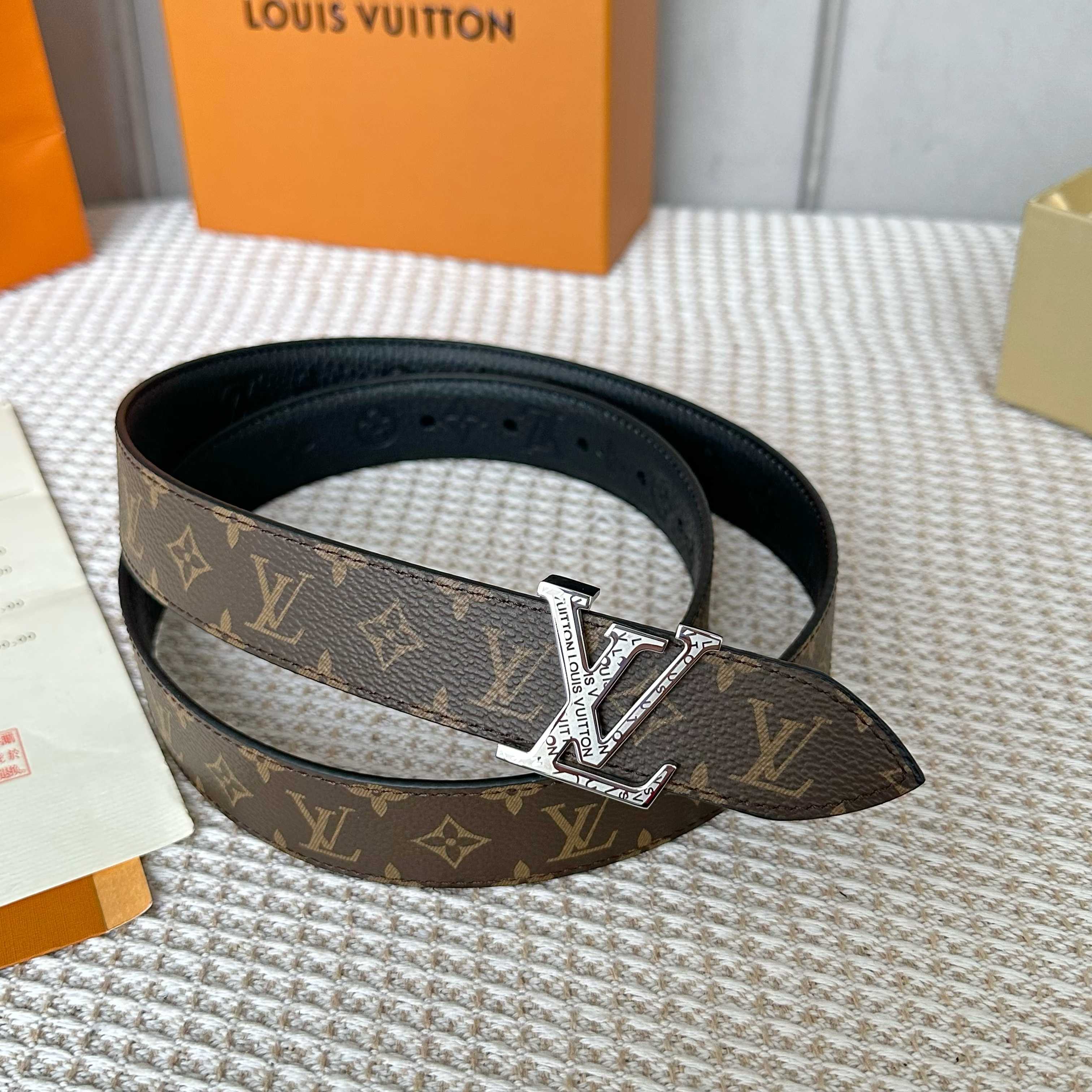 Loui Vuitton P255 原版包裝 レディース腰帶 30mm幅