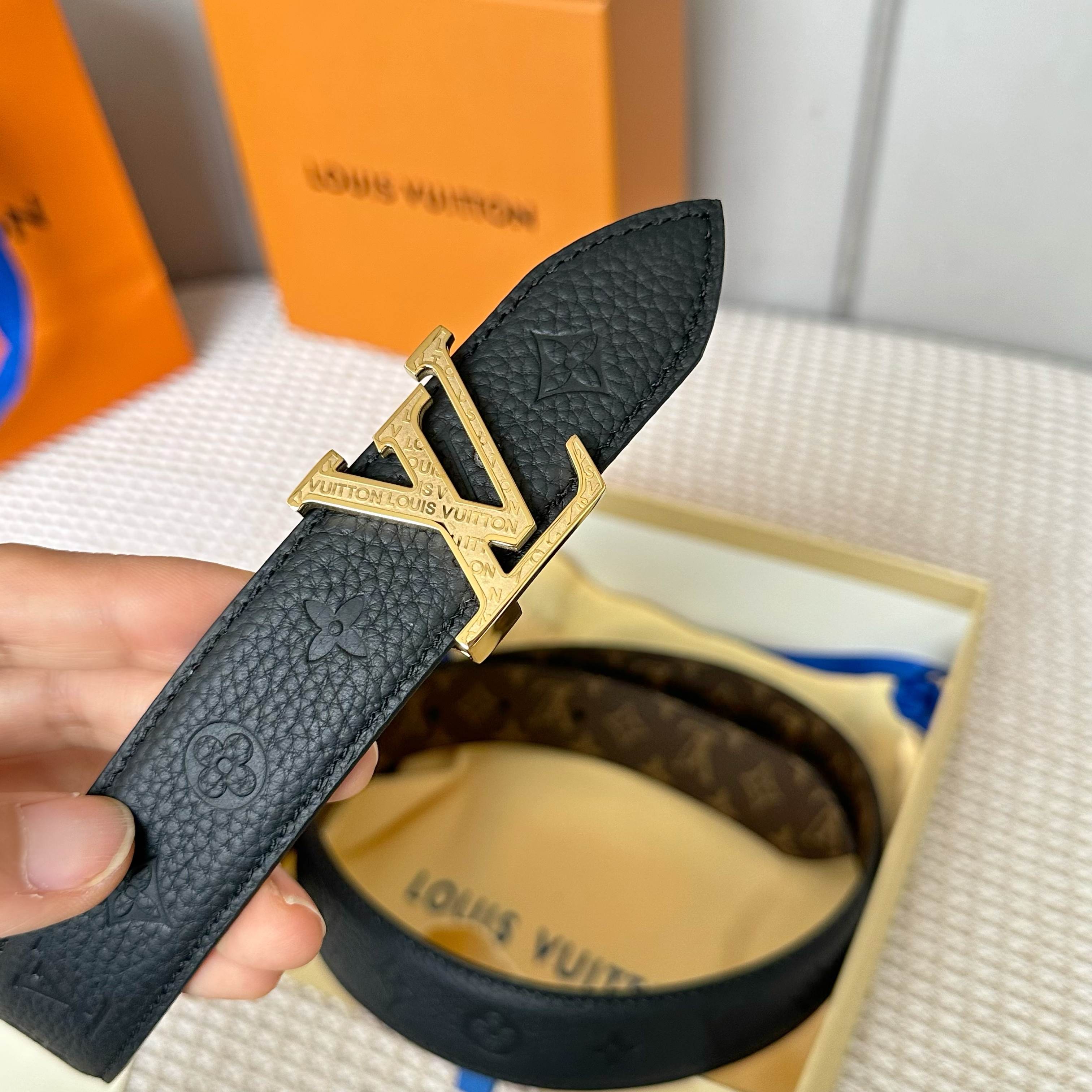 LOUIS VUITTON P255 レディース原単腰帯 - 両面使用可能なスタイリッシュデザイン